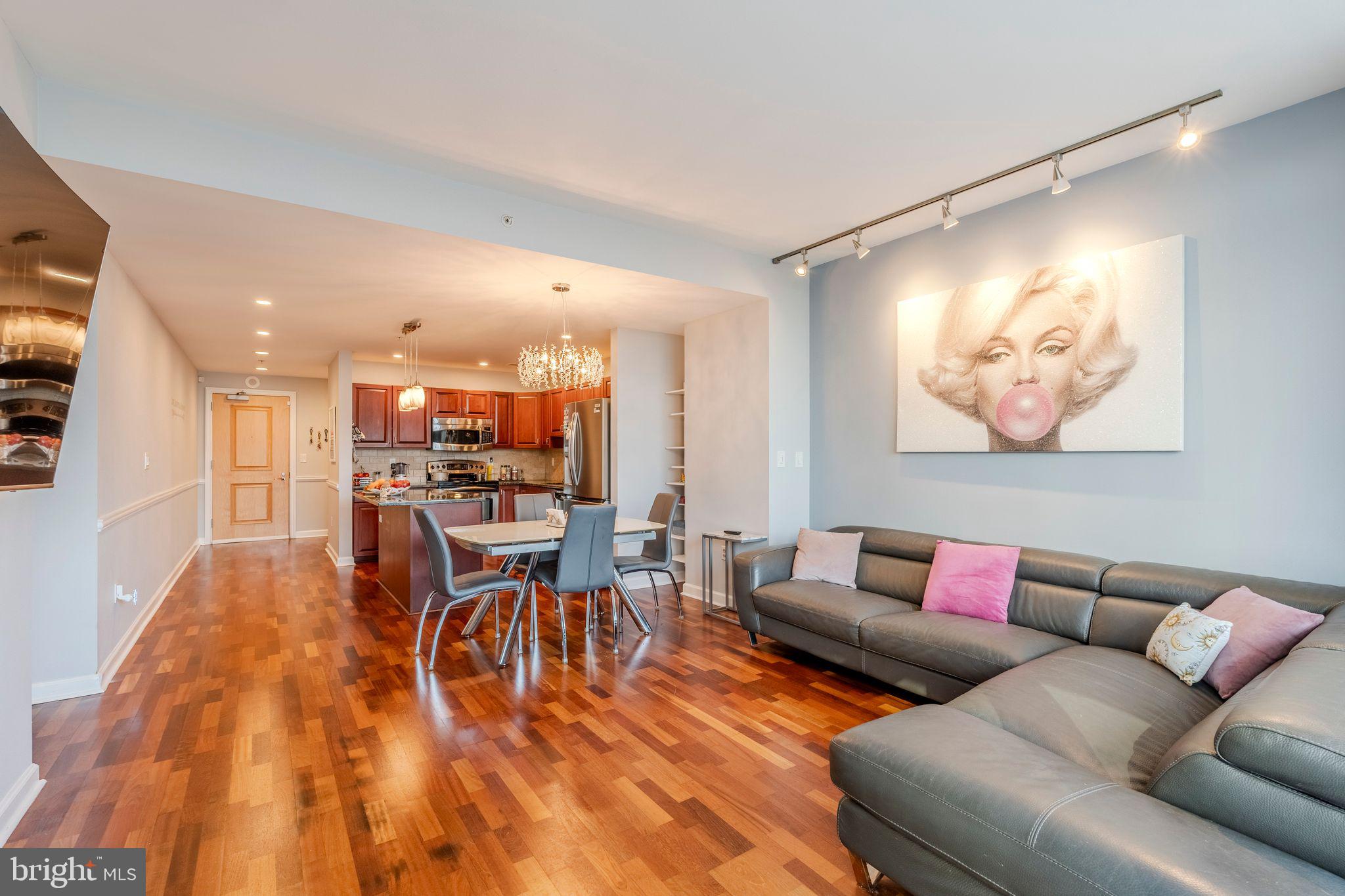 WATERFRONT SQUARE - Residential