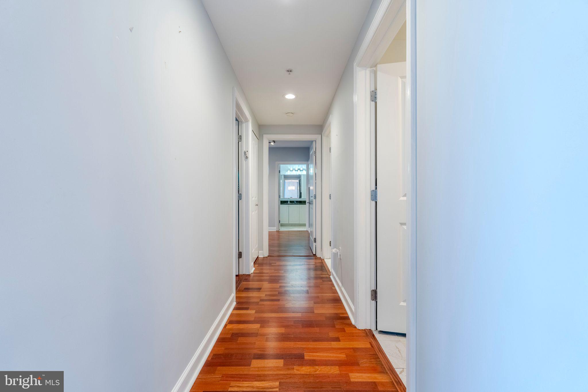 WATERFRONT SQUARE - Residential