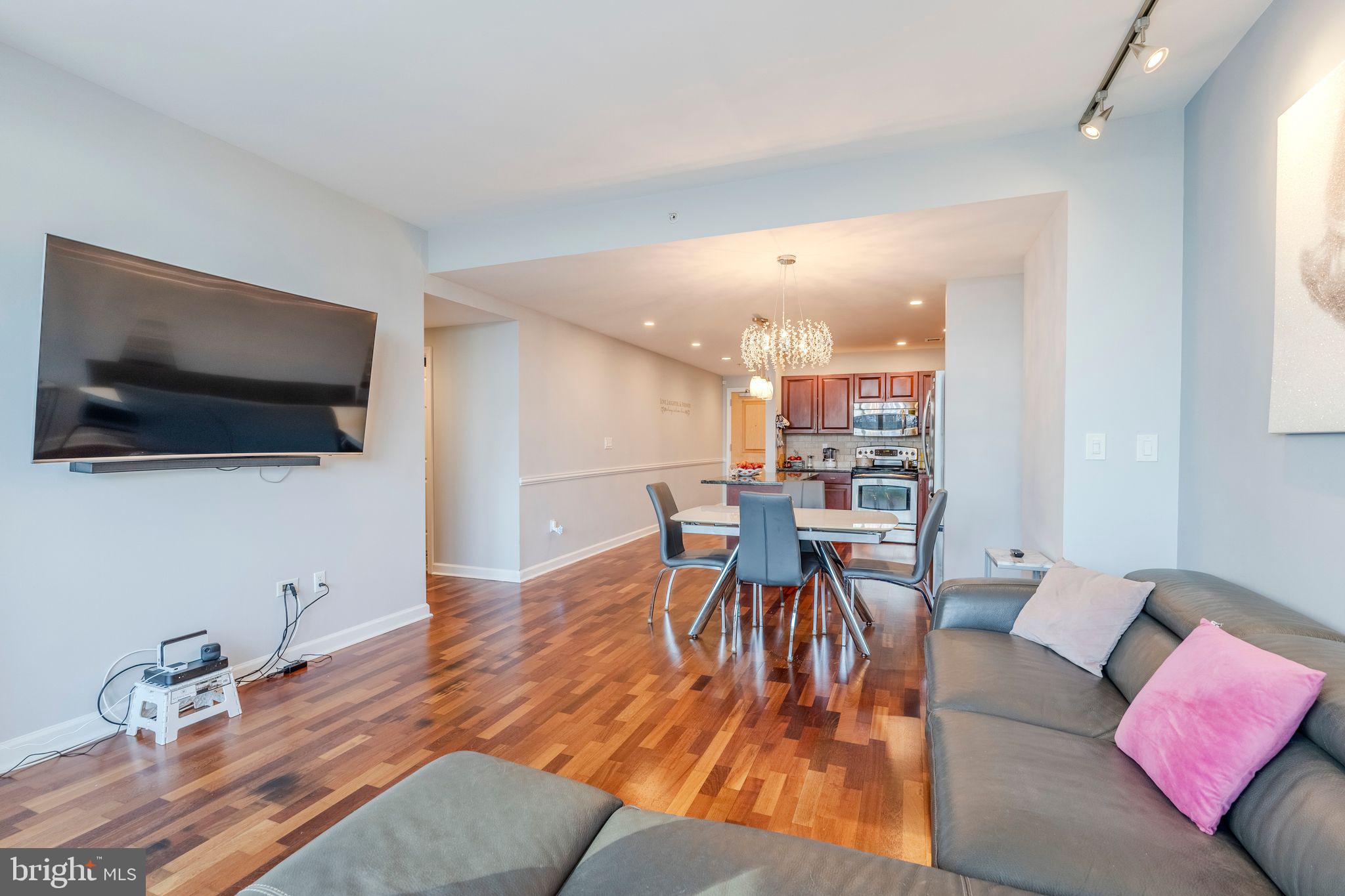 WATERFRONT SQUARE - Residential
