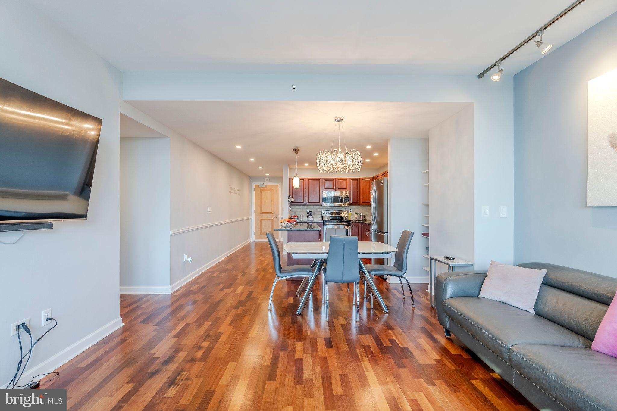 WATERFRONT SQUARE - Residential