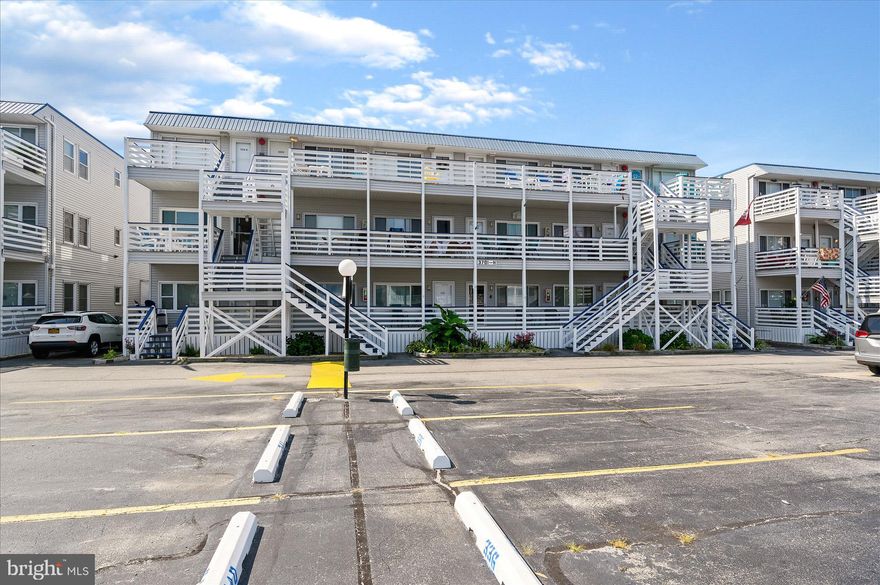 OUTSTANDING OPPURTUNITY TO PURCHASE IN BRADLEY ON THE BAY!
THIS 2ND FLOOR CONDO HAS SO MUCH TO OFFER. LOCATED IN A VERY SOUGHT AFTER DEVELOPMENT.  CONDO FEAUTRES 1 BED- 1 BATH, FULL SIZE KITCHEN, DECORATED IN COASTAL DECOR. THIS WELL KEPT CONDO WOULD MAKE A PERFECT VACATION HOME, YEAR ROUND LIVING, OR INVESTMENT PROPERTY.  BRADLEY ON THE BAY IS A HIDDEN OASIS OFFERING MANY AMENITIES TO ALL:  BAYFRONT COMMUNITY POOL, BOAT RAMP, BOAT SLIPS, SANDY BEACH AREA AND MUCH MORE!! CONVENIENTLY LOCATED NEAR RESTURAUNTS, SHOPPING AND ENTERTAINMENT. THIS CONDO HAS MADE FOR AN OUTSTANDING RENTAL PROPERTY FOR MANY YEARS NOW. PROPERTY IS CURRENTLY RENTED WITH A 1-YR LEASE IN PLACE, LEASE EXPIRES 
OCT 1, 2021. TENANT OCCUPIED- PLEASE PROVIDE 24HRS NOTICE. DON'T MISS OUT ON THIS AFFORADBLE O.C. CONDO!