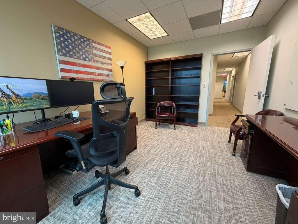 1984 ISAAC NEWTON SQUARE W 211