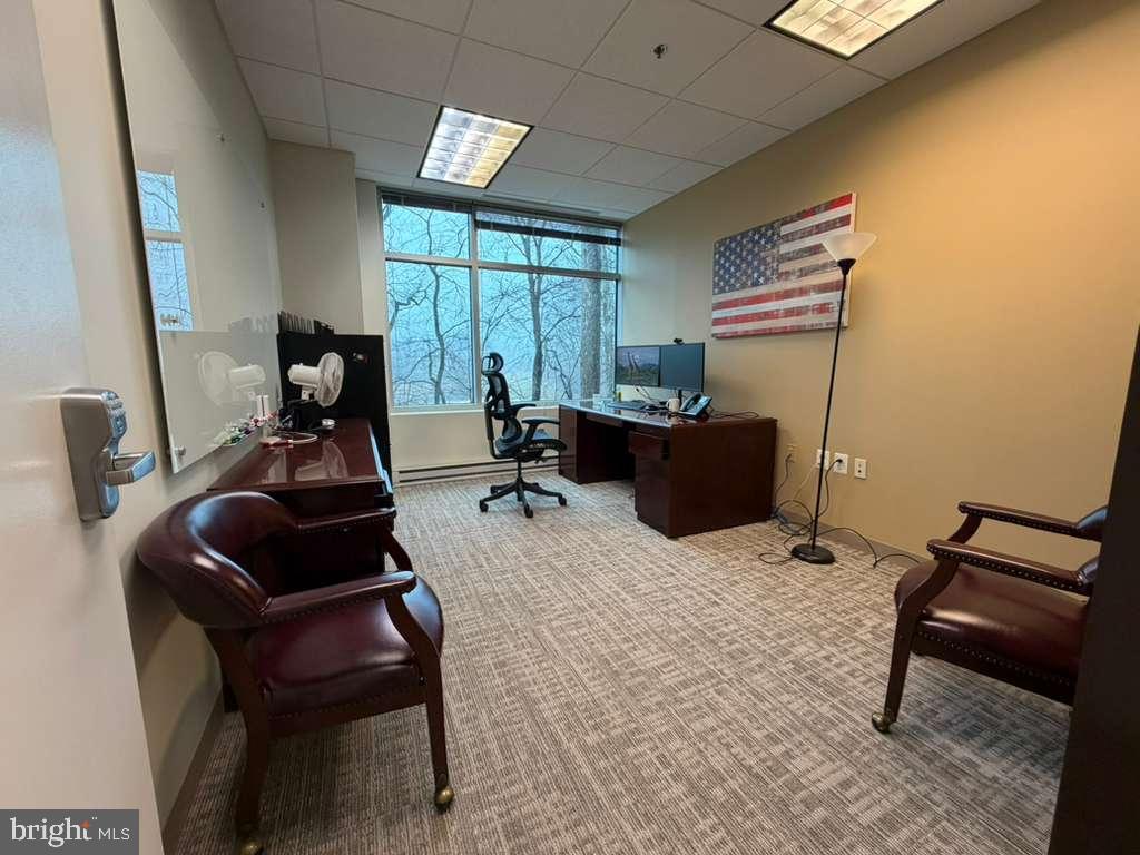 1984 ISAAC NEWTON SQUARE W 211