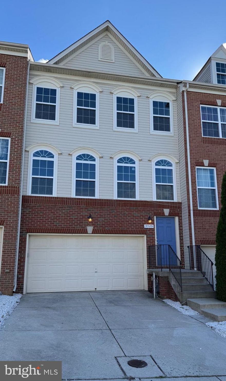 2 Car Garage Townhome with 3 Bedrooms, 2 Full Baths, and 2 Half Baths. Kitchen features Hardwood Floors, Stainless Steel Appliances, and a Slider to the Rear Deck. Upper Level Primary Bedroom has vaulted ceilings and a Primary Bathroom with a Walk in Closet. Basement offers a Family Room and Half Bath with a Walk Out to the Rear Yard.  Applications are professionally managed. The fee is $50 (non refundable/per person over 18yrs) and will be reviewed within 48-72 hours/ 2-3  business days. ID and 3 Paystubs will be required as well. Min credit score of 620, good rental history, and 2-3 x the monthly rental in monthly income is what the Property Manager is looking for.

APPLICATIONS IN PROCESSING