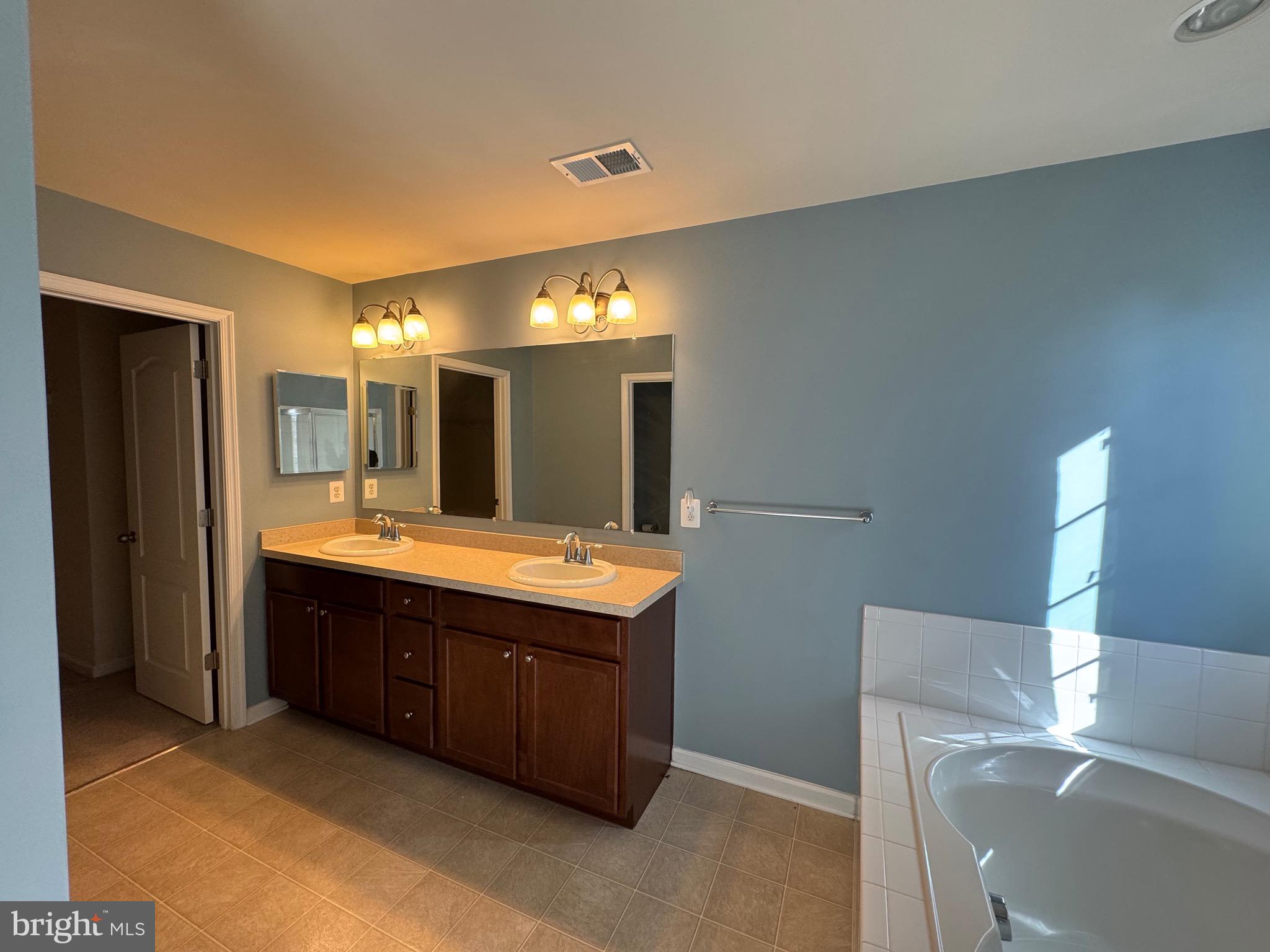 FIELDSTONE FARM - Residential Lease