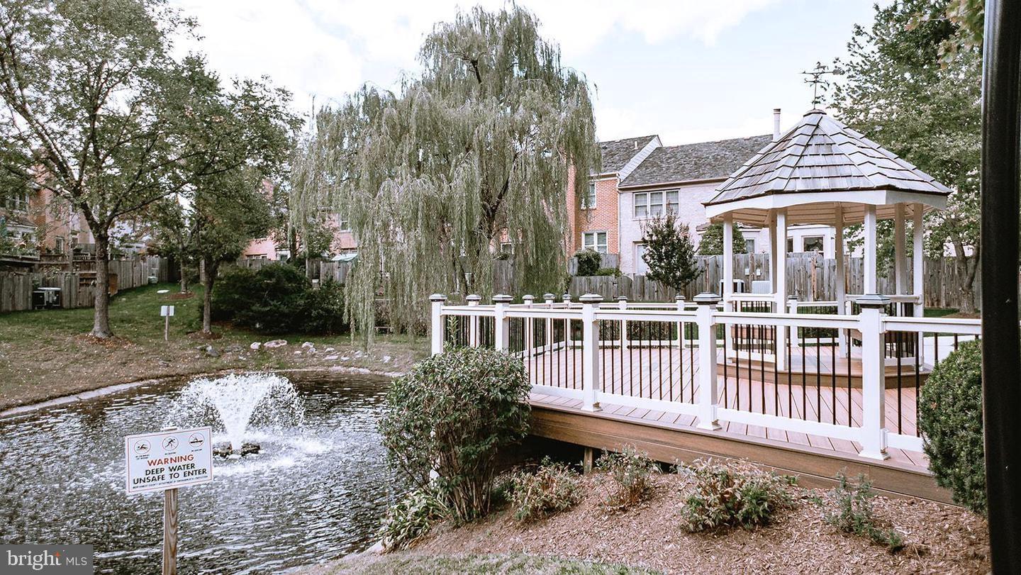 MANOR VILLAGE - Residential