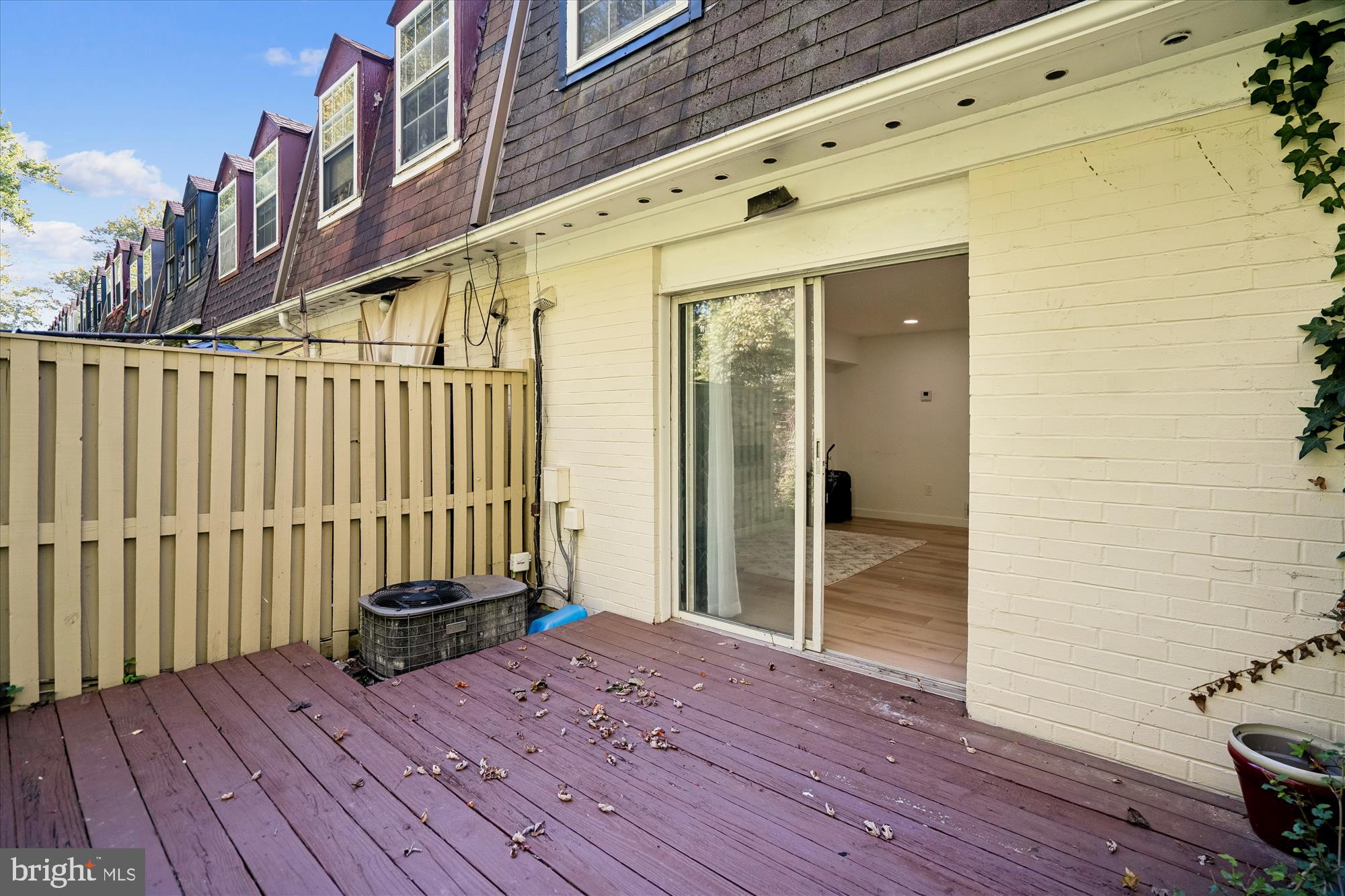 WINDMILL SQUARE - Residential