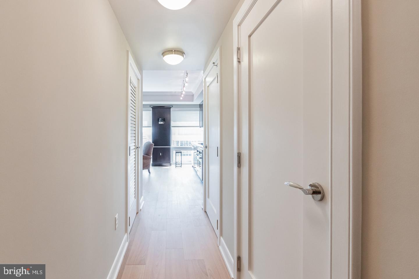 1111 19TH STREET N 1804