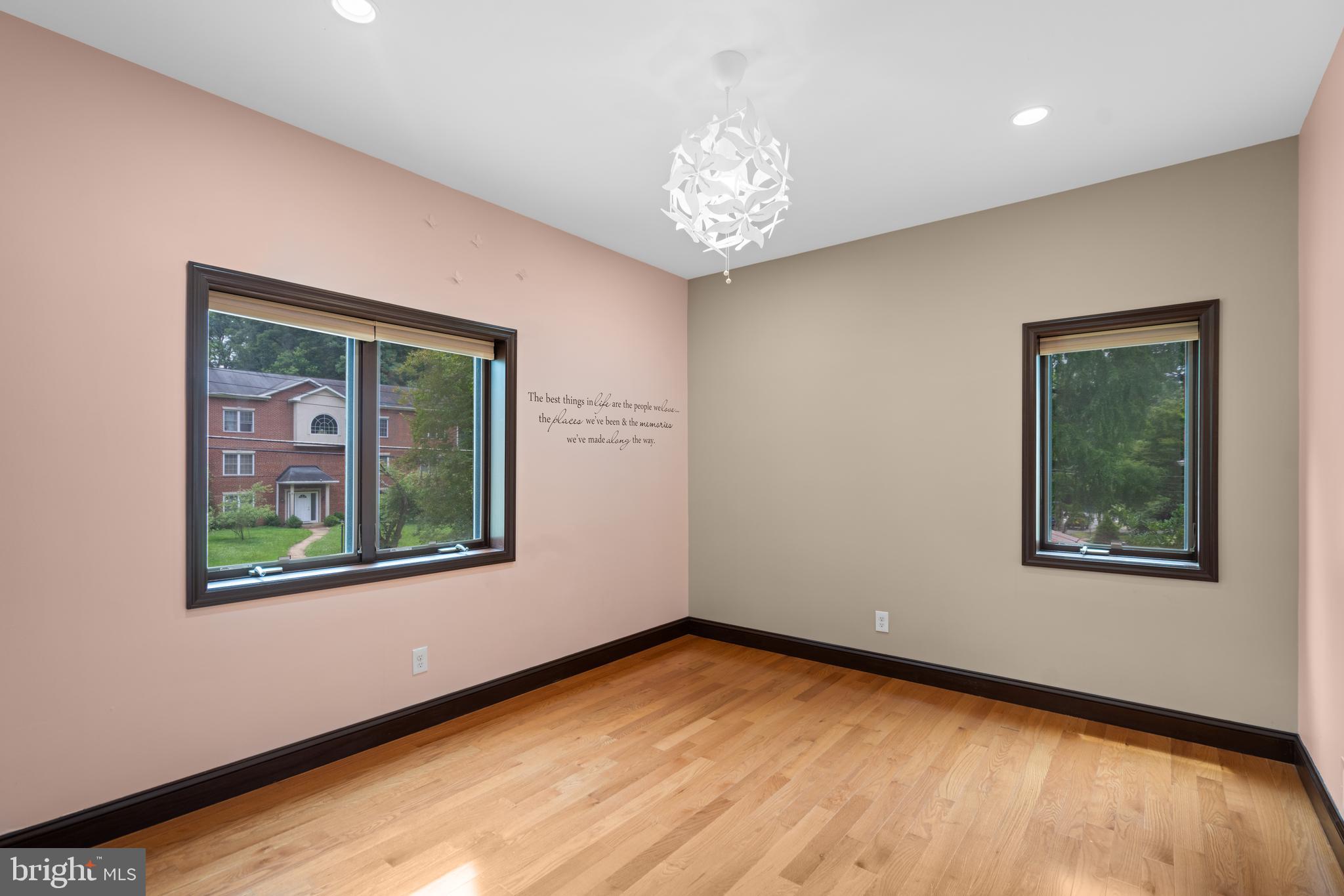 RAVENWOOD PARK - Residential