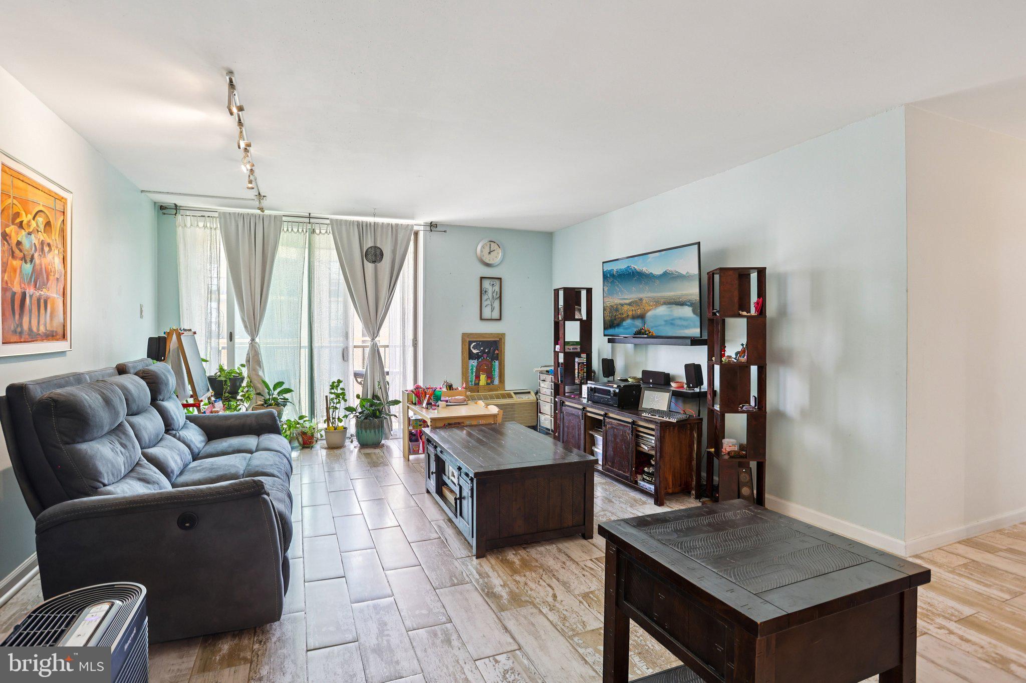 PLYMOUTH HILL - Residential