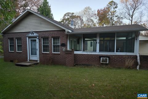 659 SPORTS LAKE RD NEW CANTON VA 23123