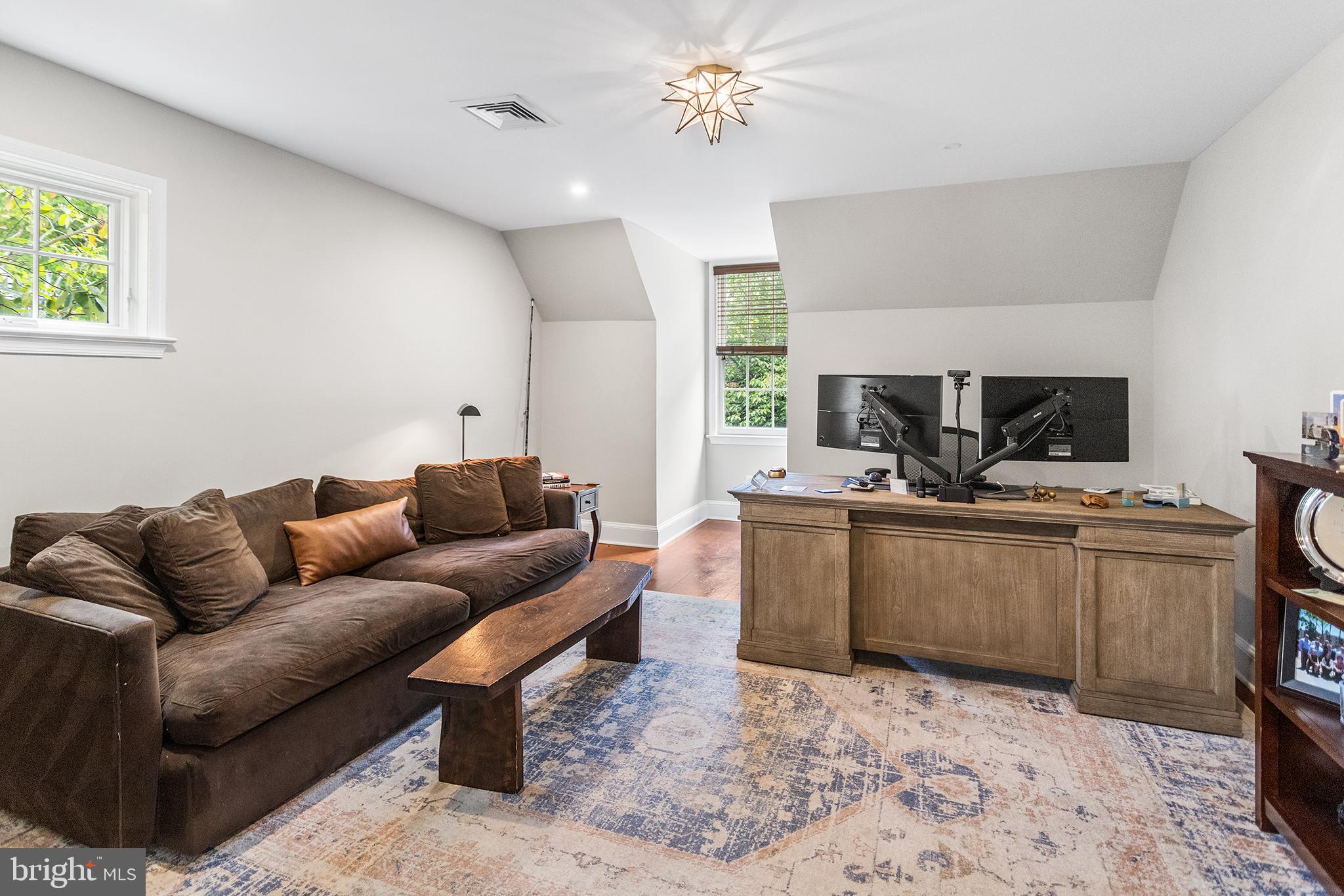 RADNOR HUNT - Residential