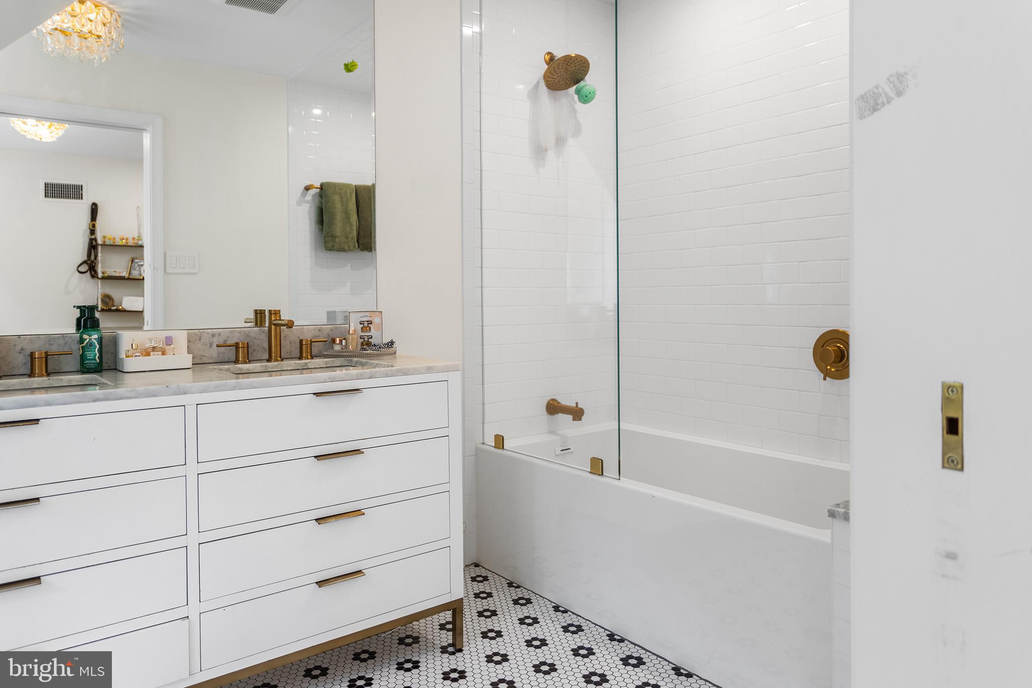 RADNOR HUNT - Residential