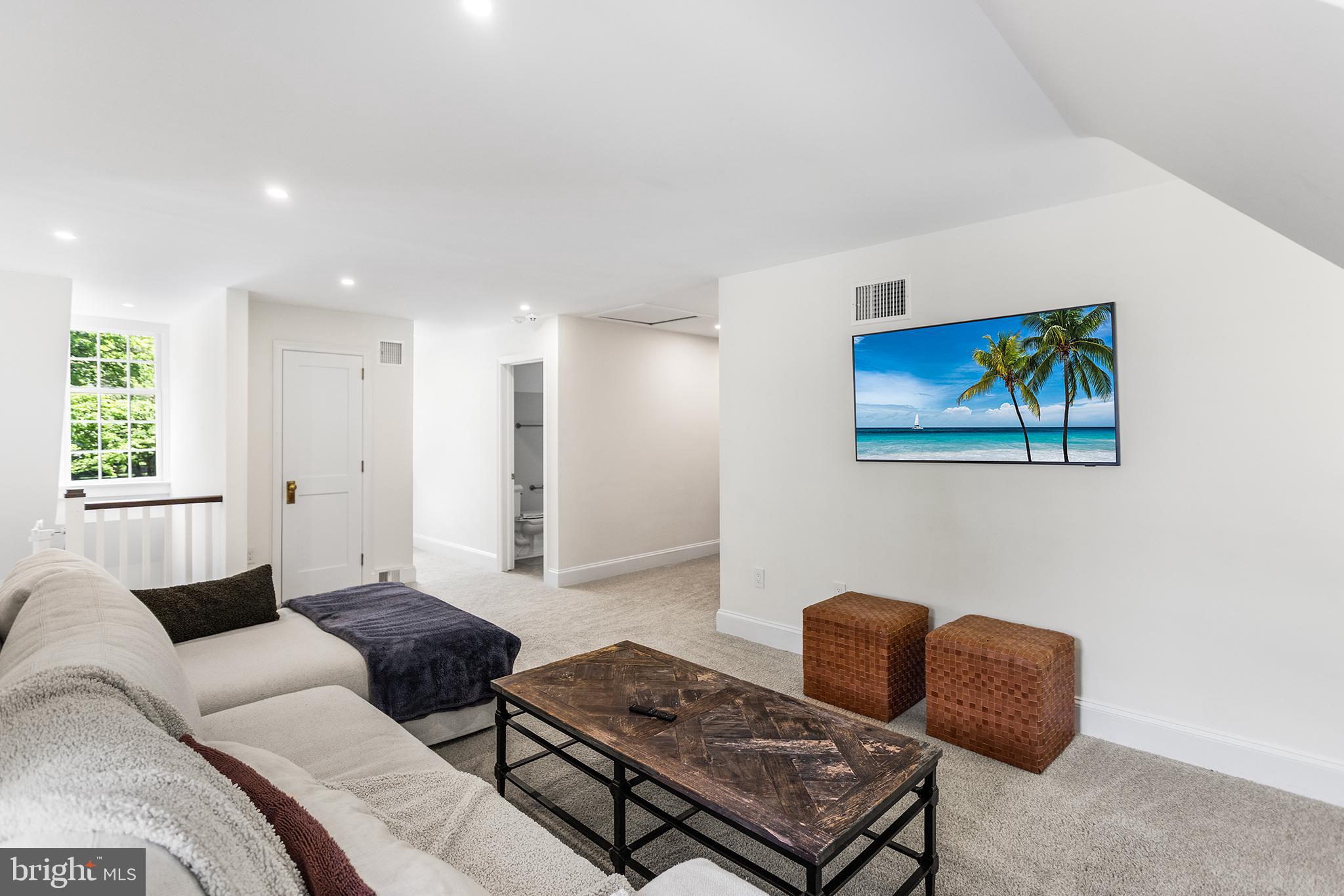 RADNOR HUNT - Residential