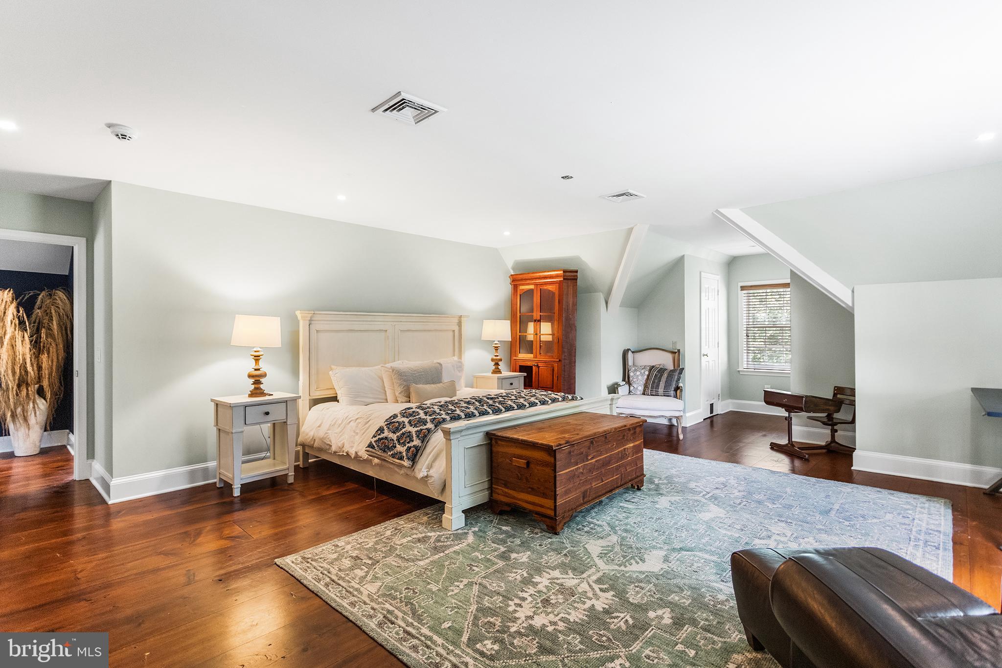 RADNOR HUNT - Residential