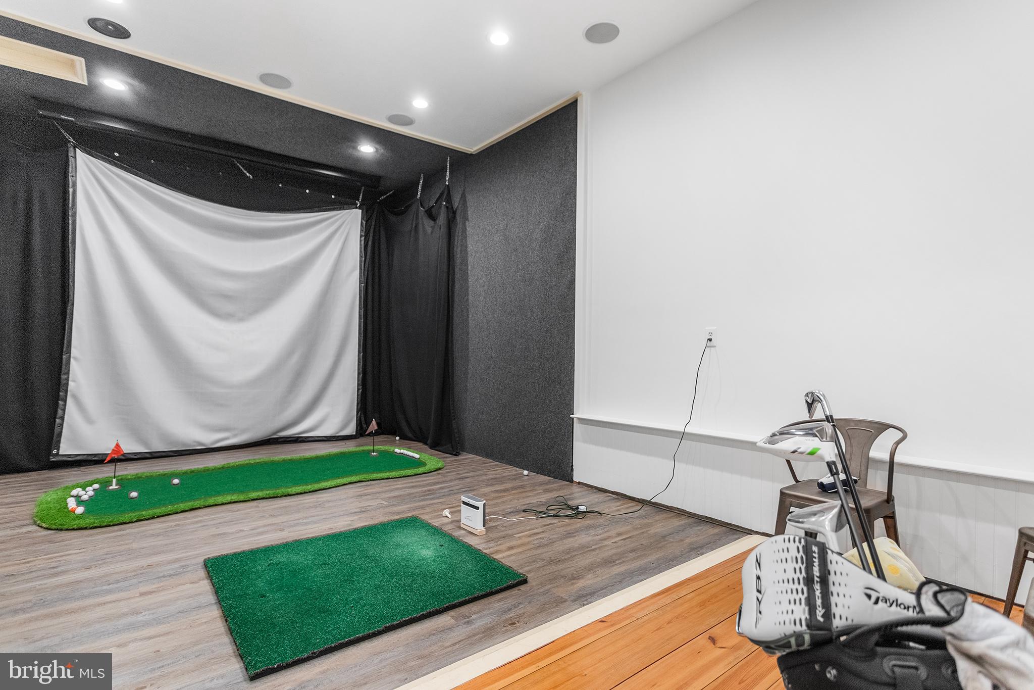 RADNOR HUNT - Residential