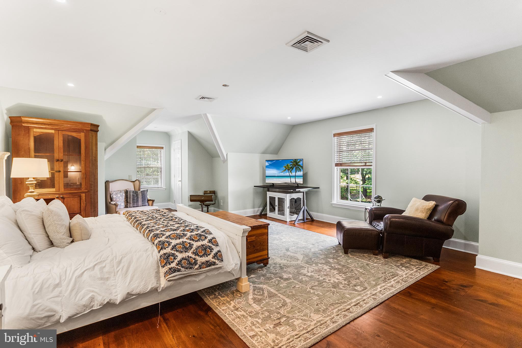 RADNOR HUNT - Residential