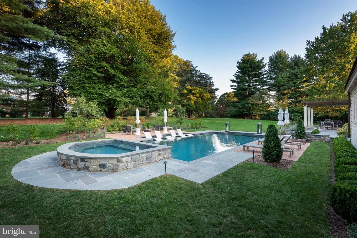 RADNOR HUNT - Residential