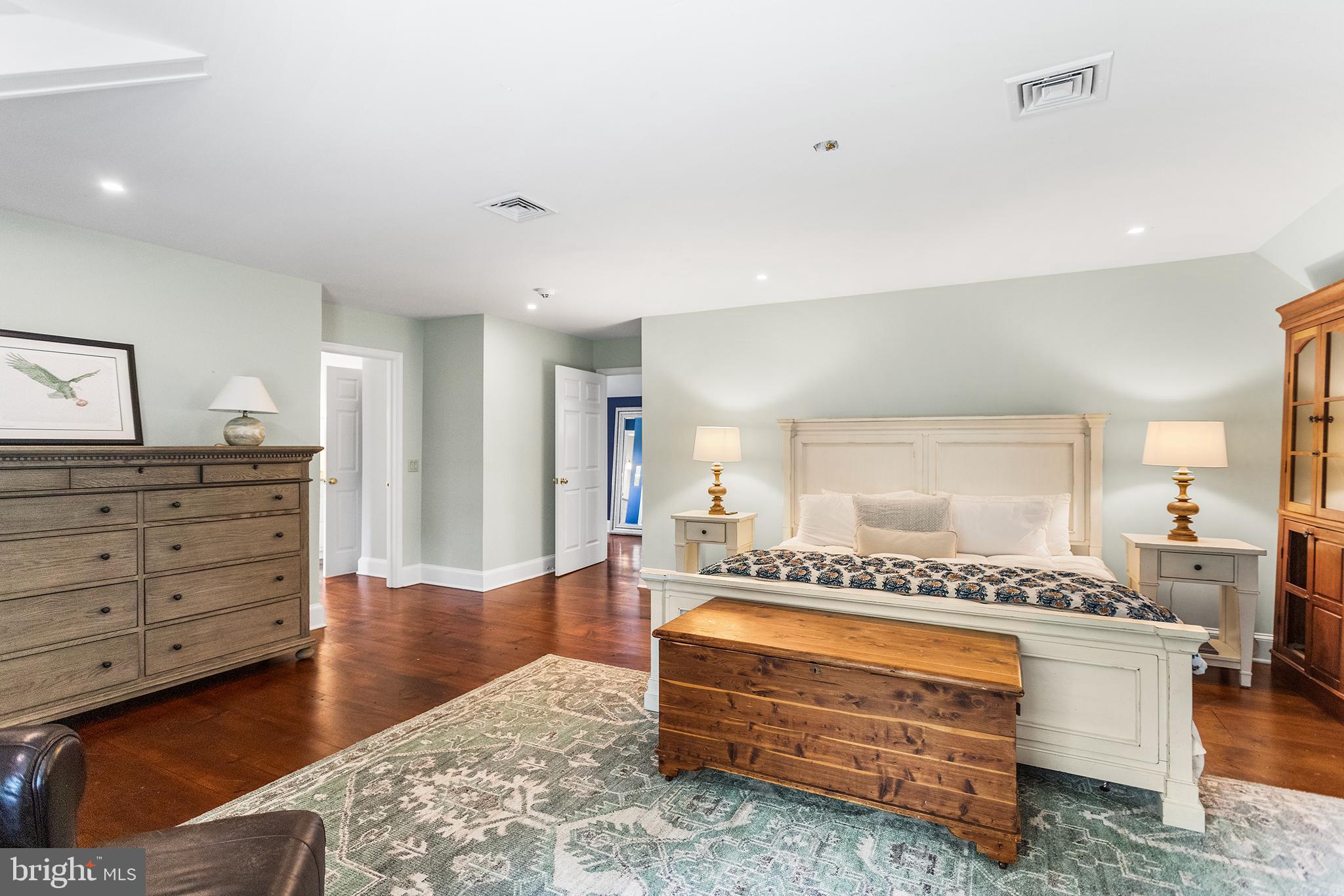 RADNOR HUNT - Residential