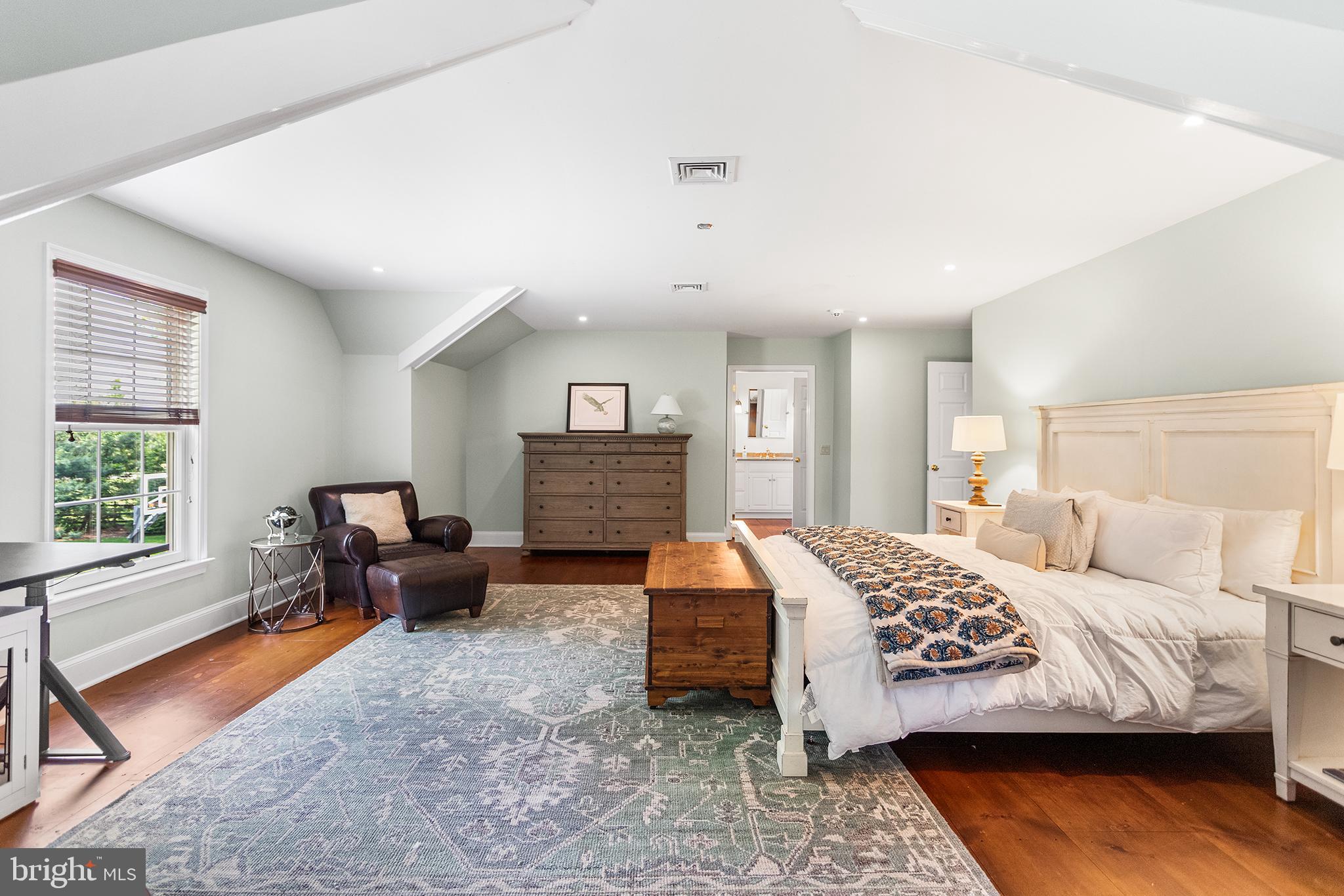 RADNOR HUNT - Residential