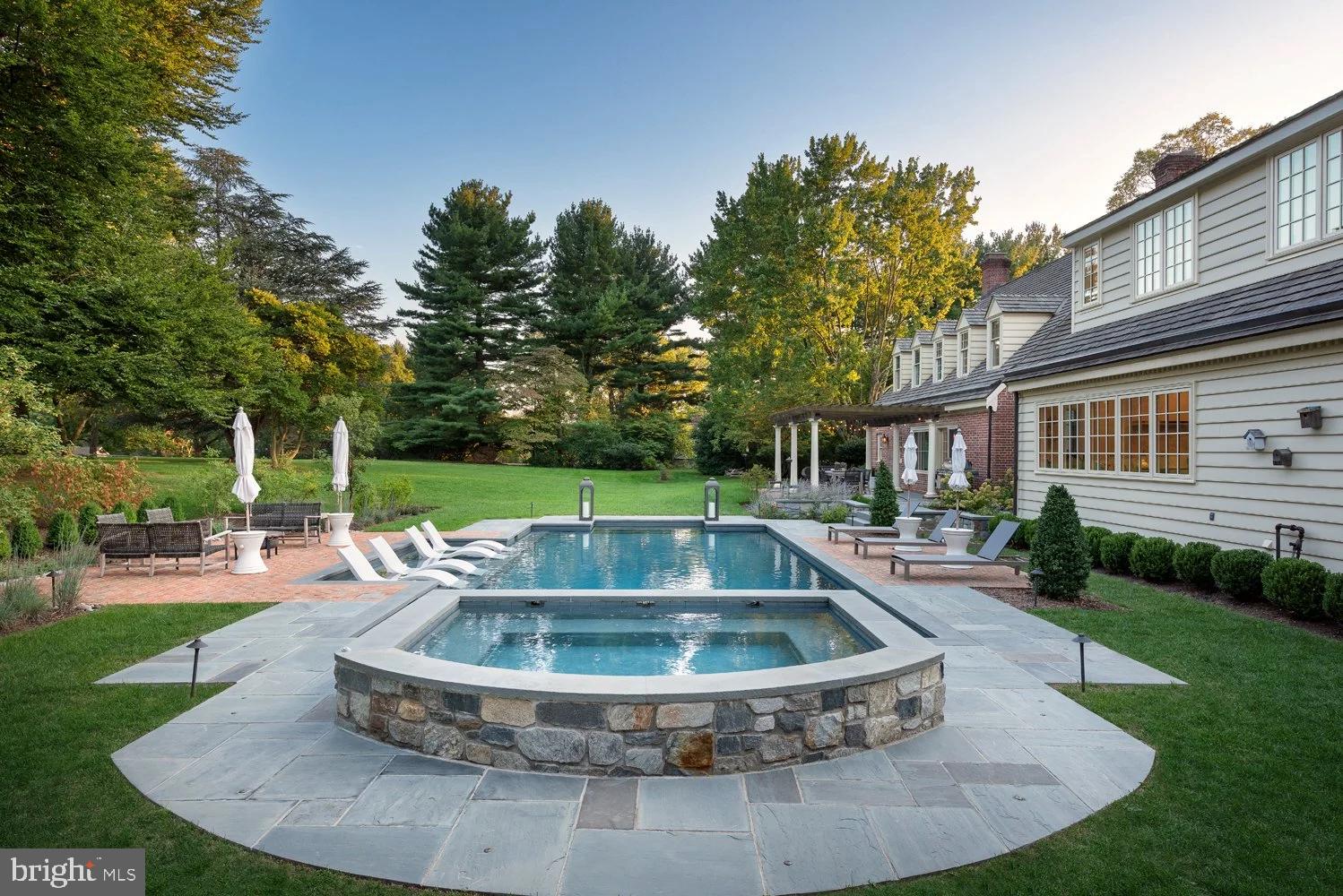 RADNOR HUNT - Residential