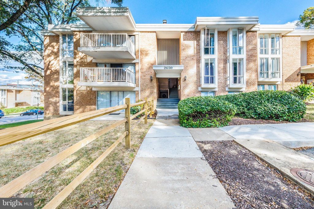 Photo of 2650 Redcoat Drive #3D, ALEXANDRIA, VA 22303 (MLS # VAFX2276124)