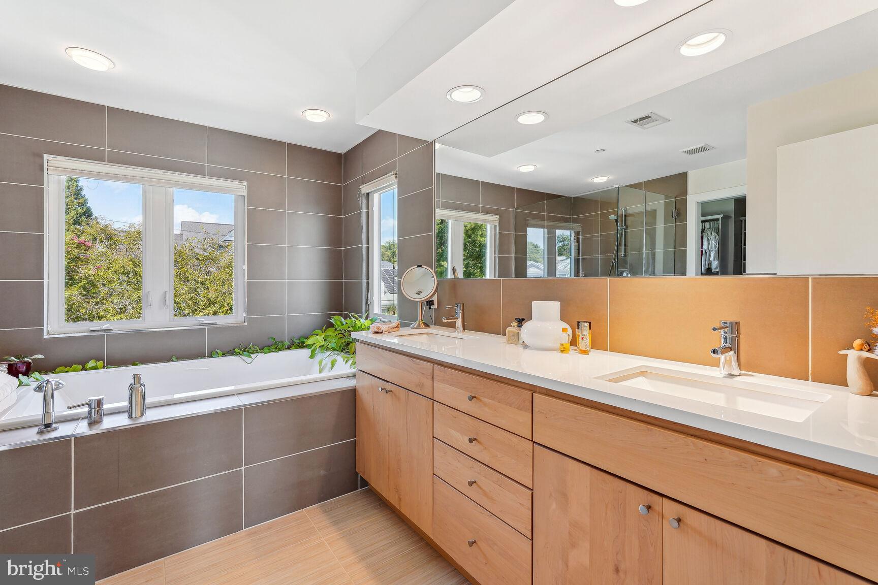 BRADLEY HILLS - Residential