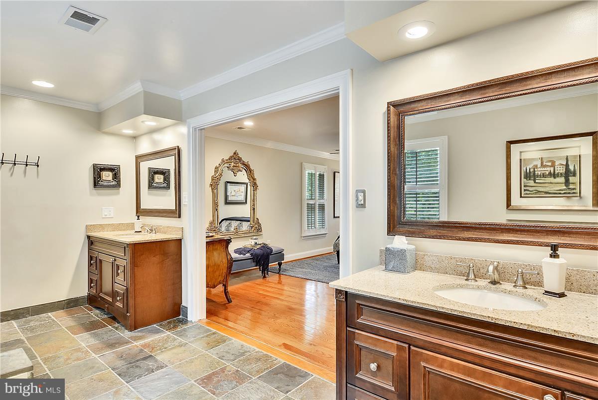 SHAKER WOODS - Residential