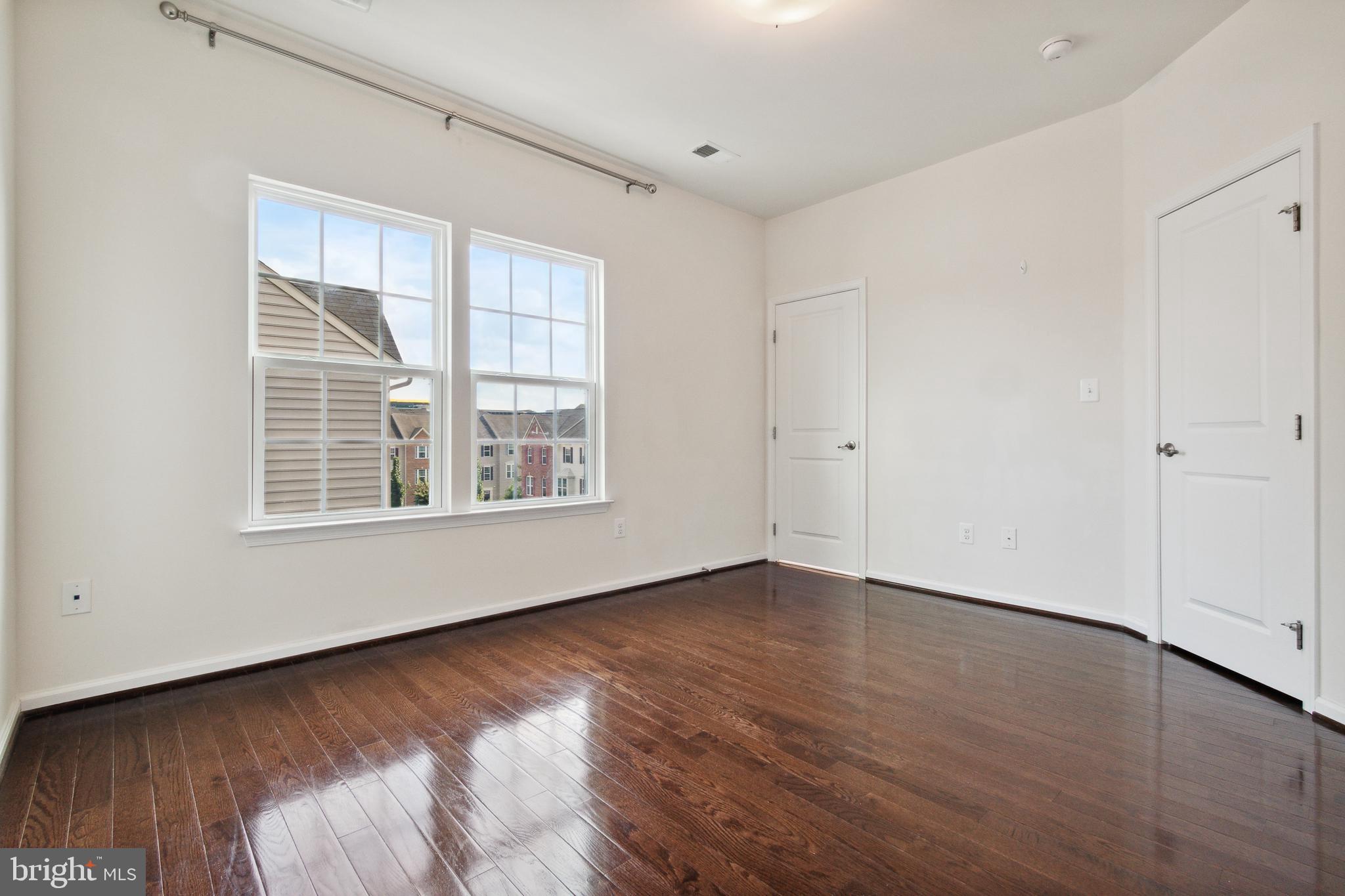 HOWARD SQUARE - Residential