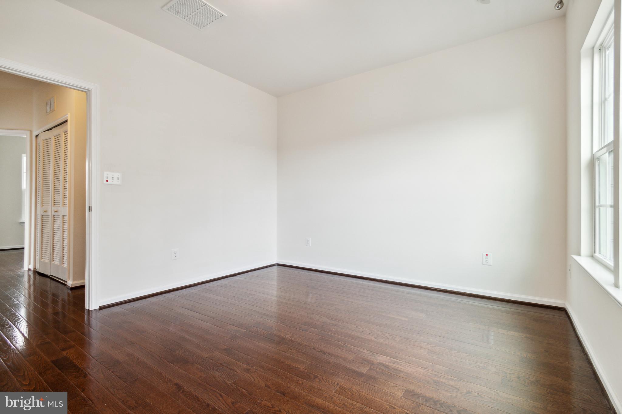 HOWARD SQUARE - Residential