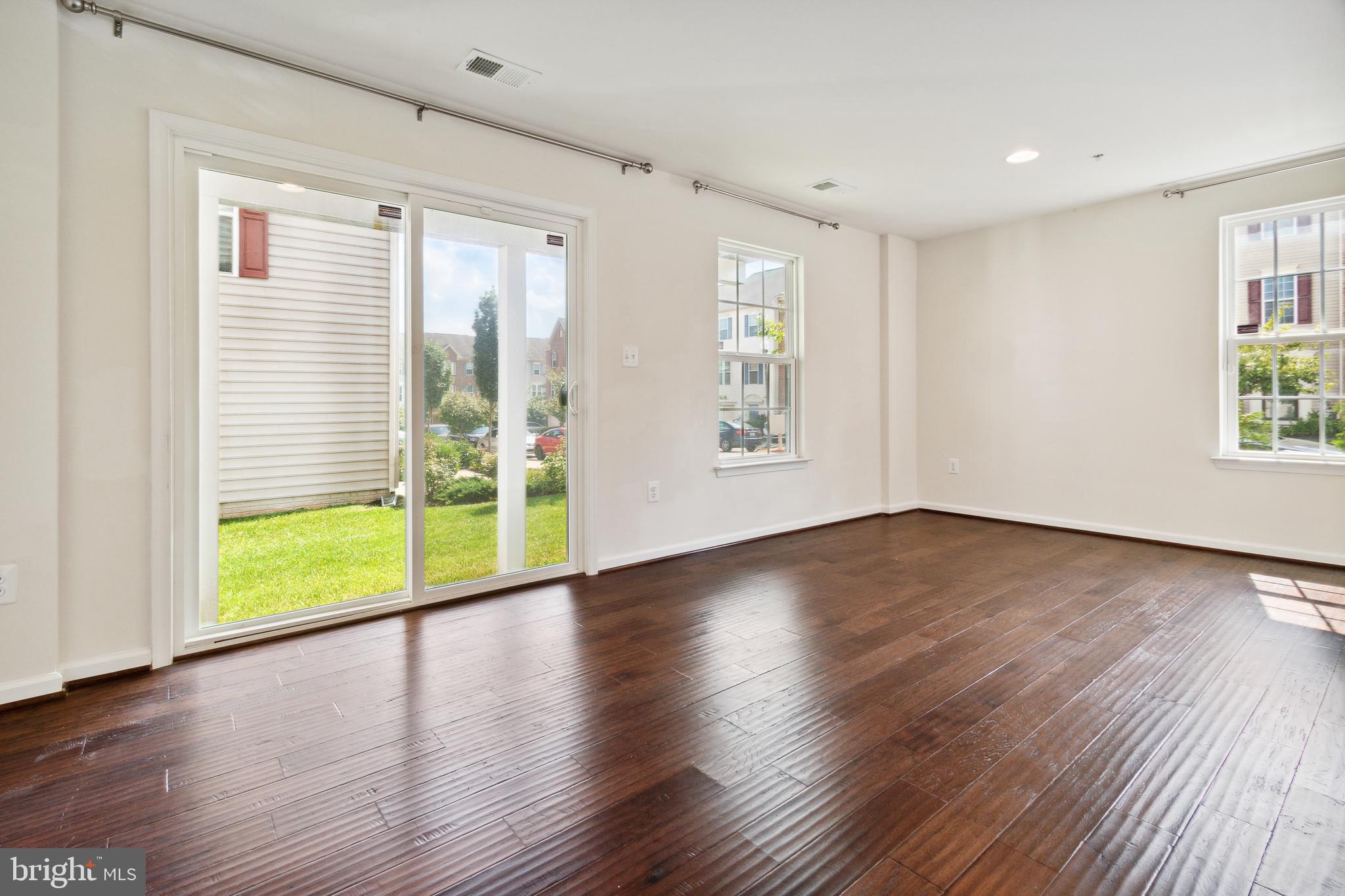 HOWARD SQUARE - Residential