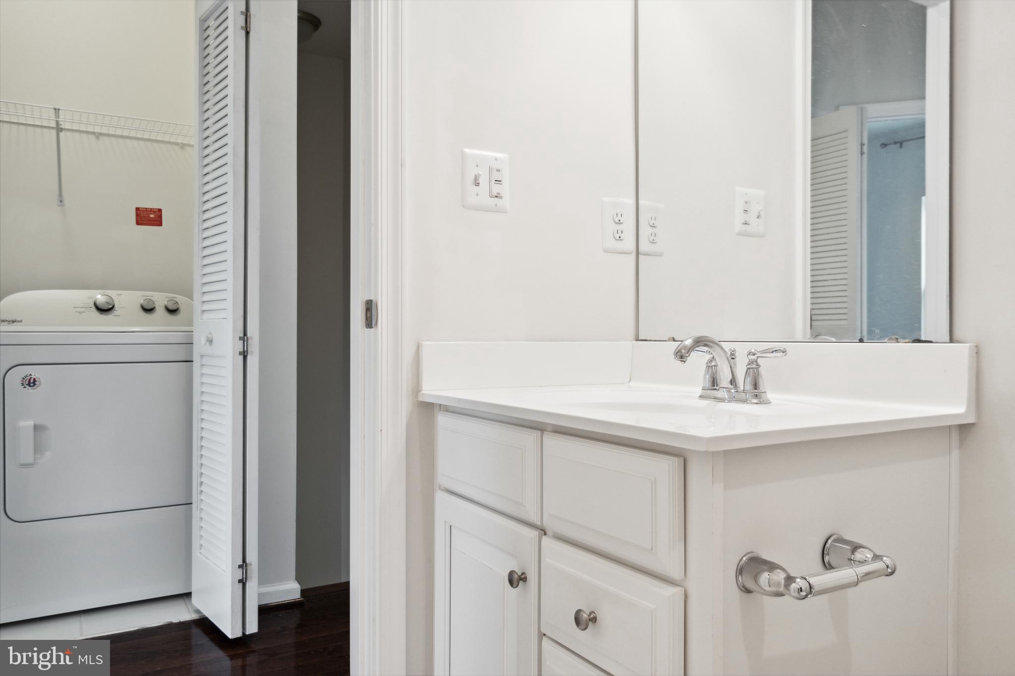 HOWARD SQUARE - Residential