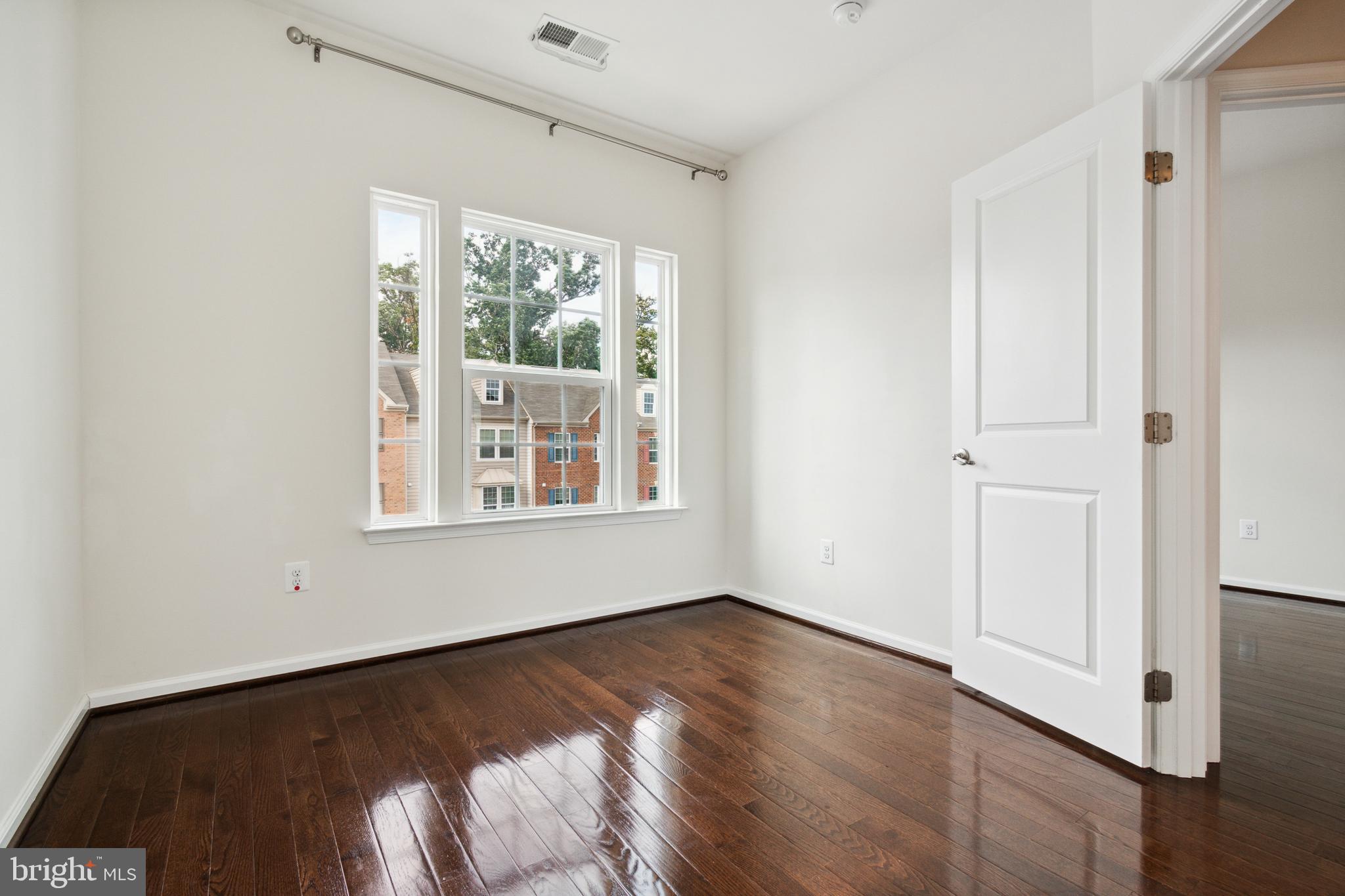 HOWARD SQUARE - Residential