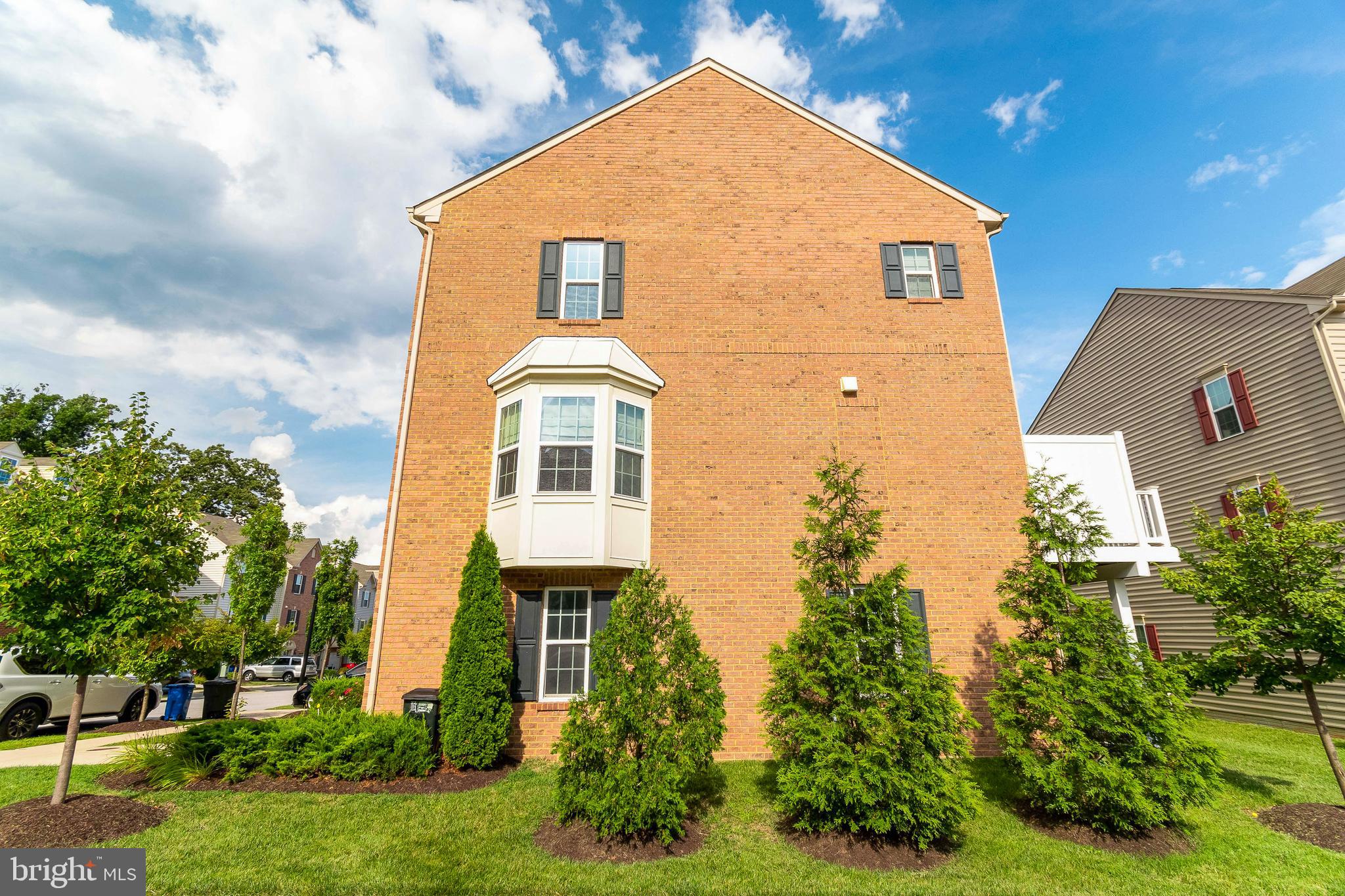 HOWARD SQUARE - Residential