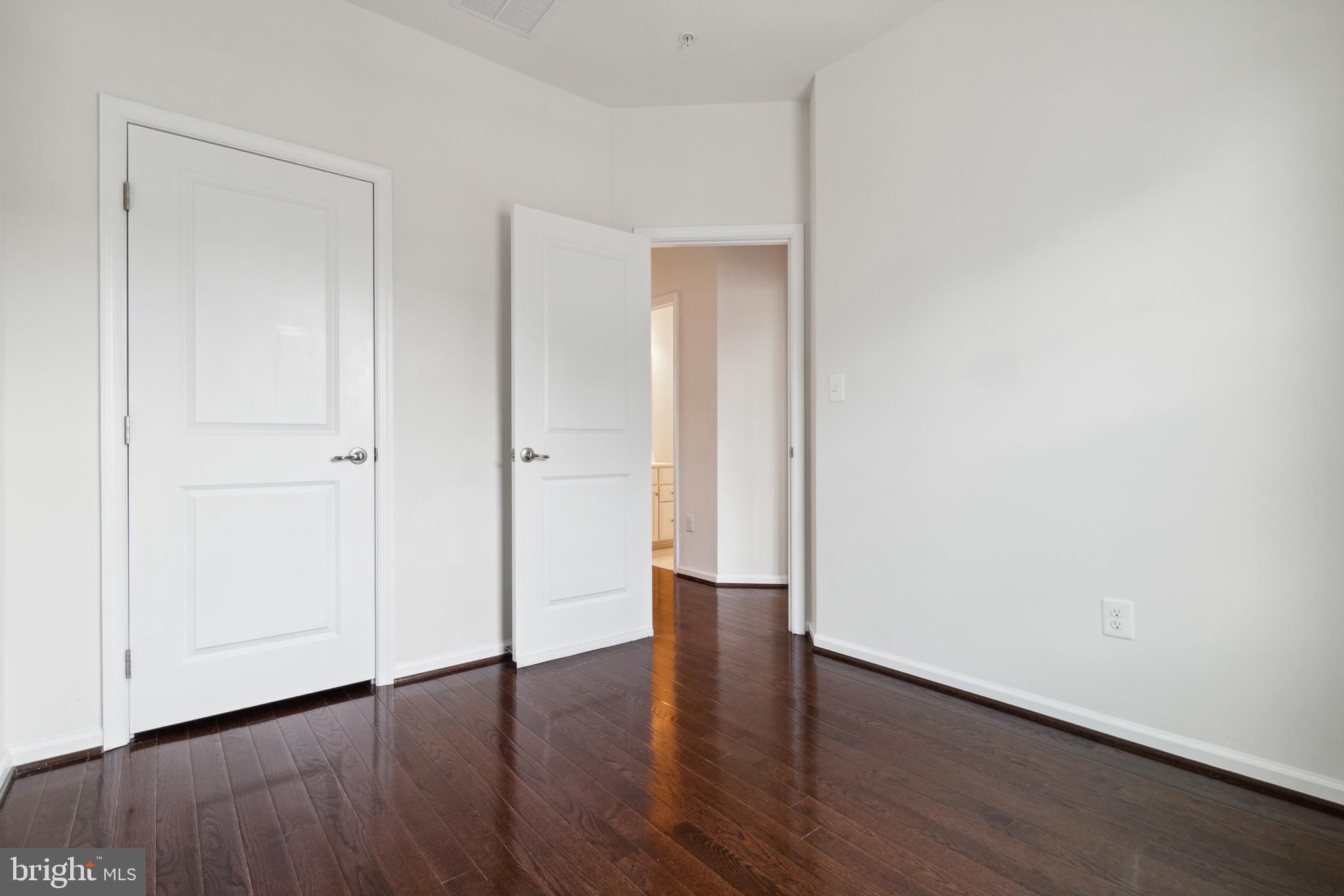 HOWARD SQUARE - Residential