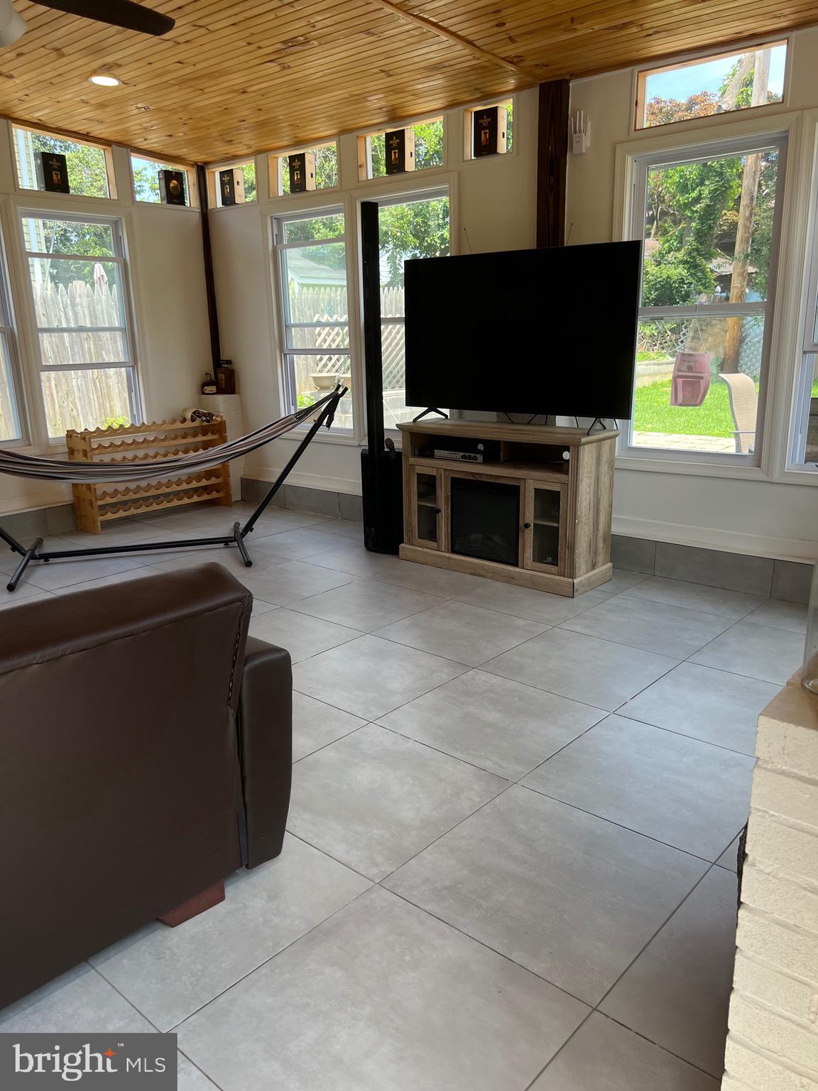 FOX CHASE - Residential