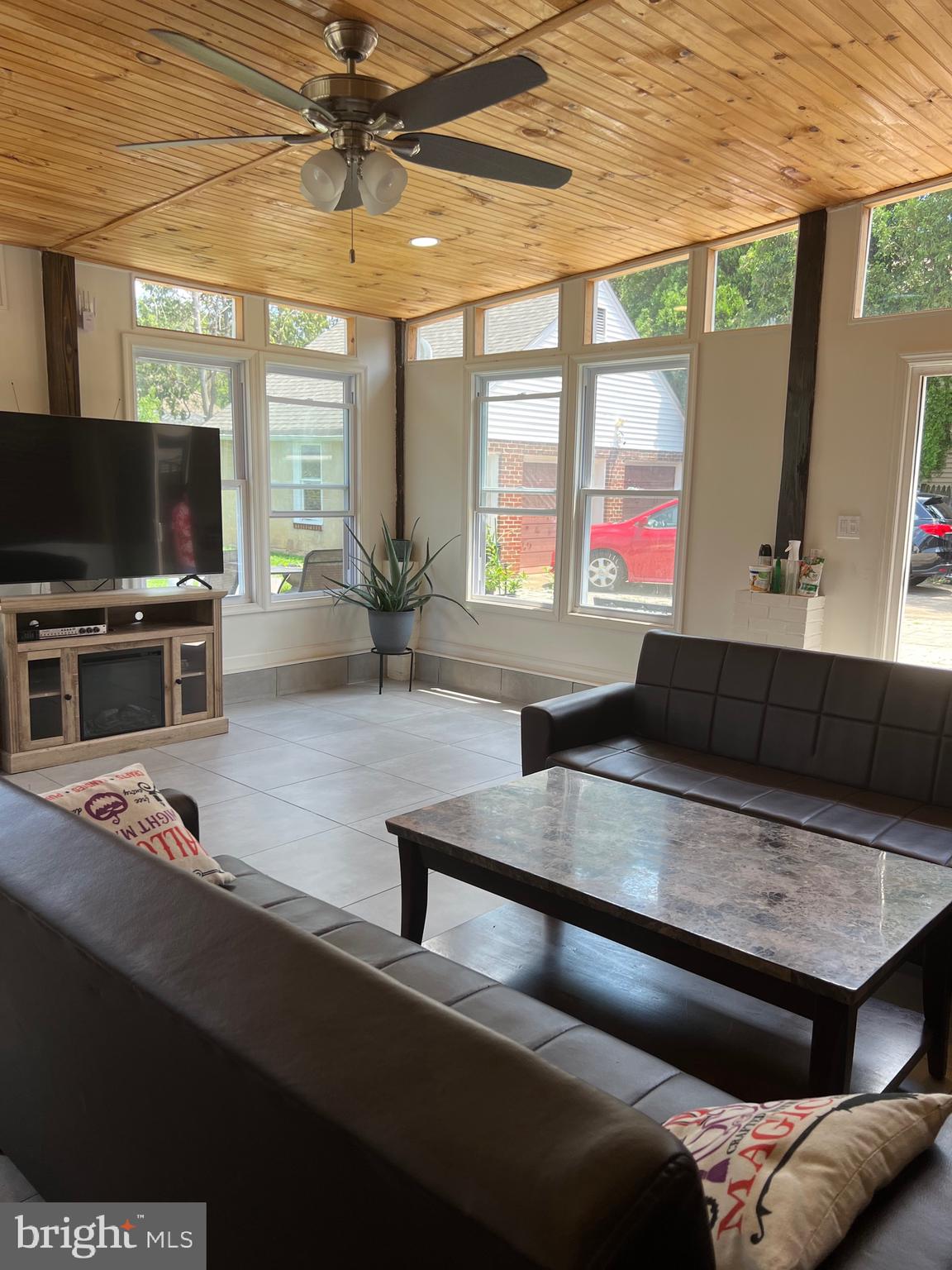 FOX CHASE - Residential