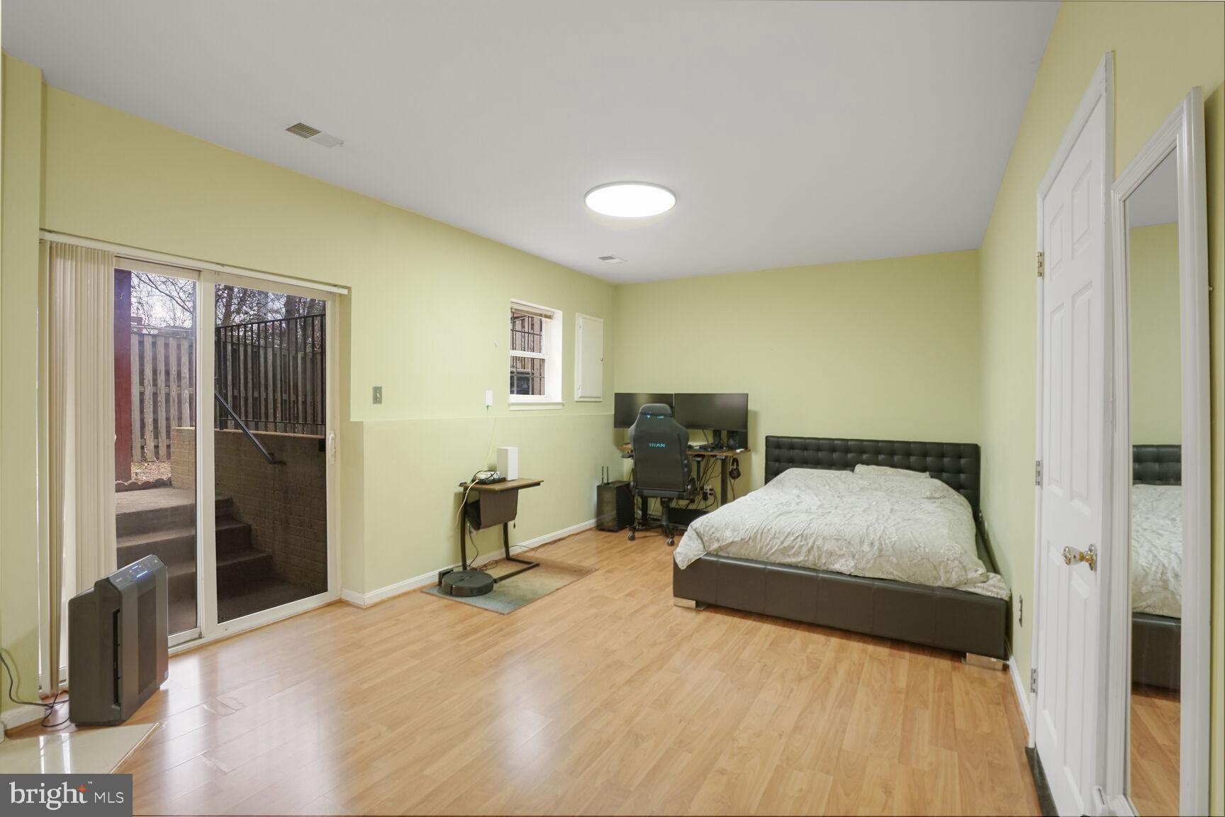 WINDSOR MEWS - Residential