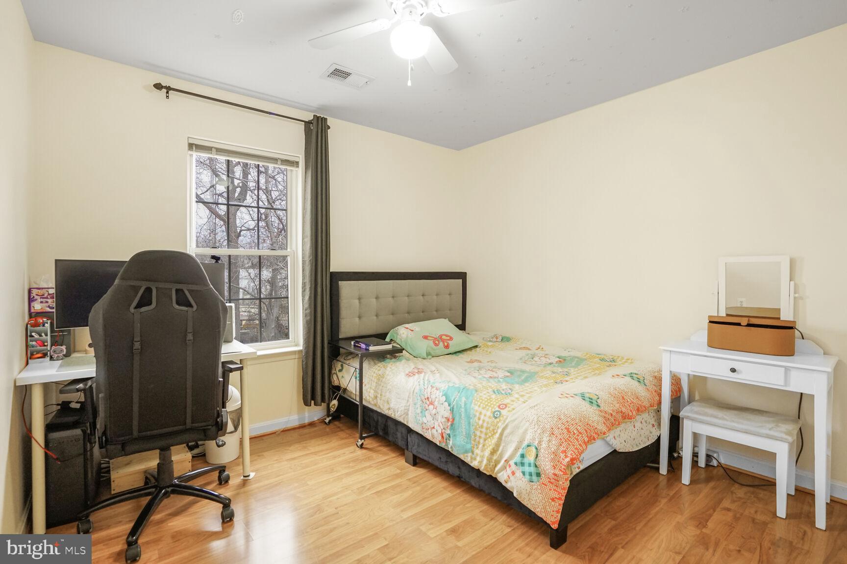 WINDSOR MEWS - Residential