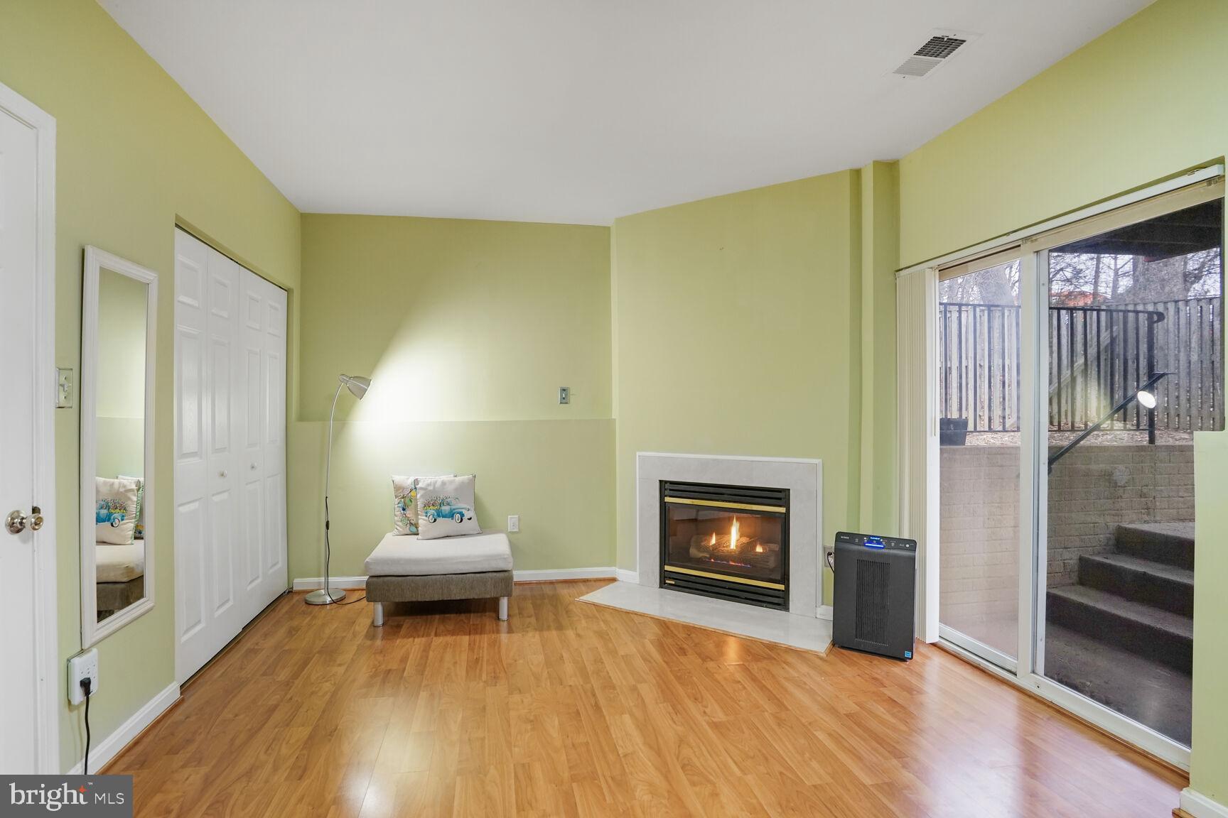 WINDSOR MEWS - Residential