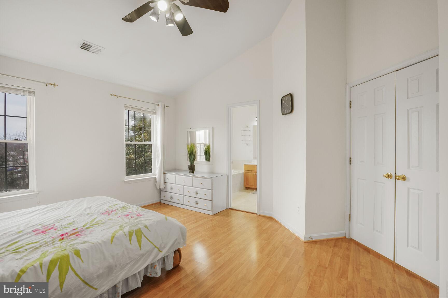 WINDSOR MEWS - Residential