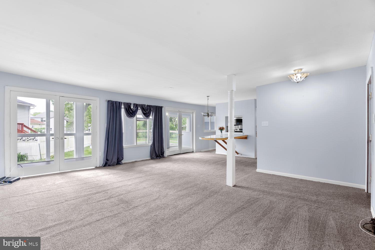 CATONSVILLE MANOR - Residential