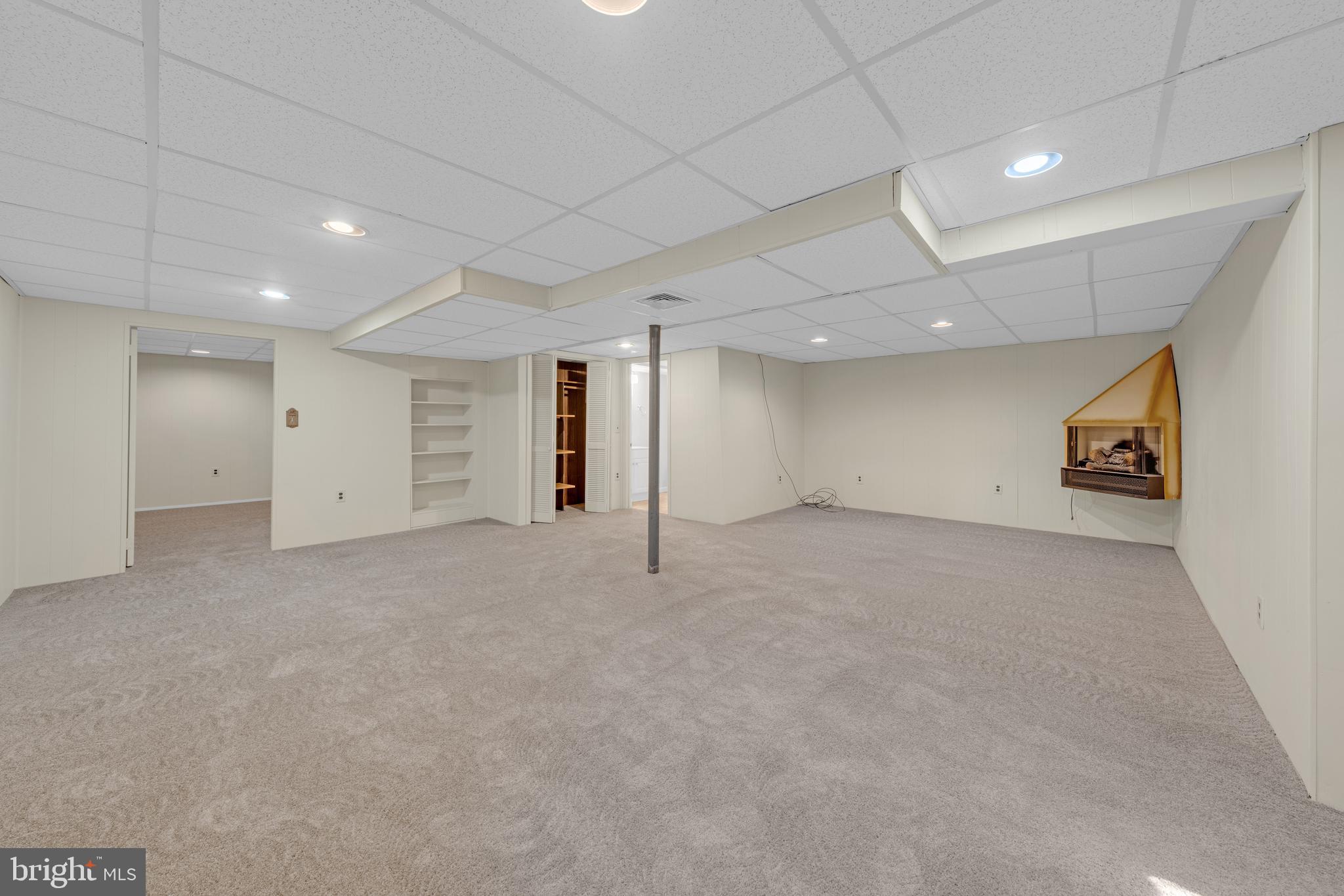 KINGS MANSION EST - Residential