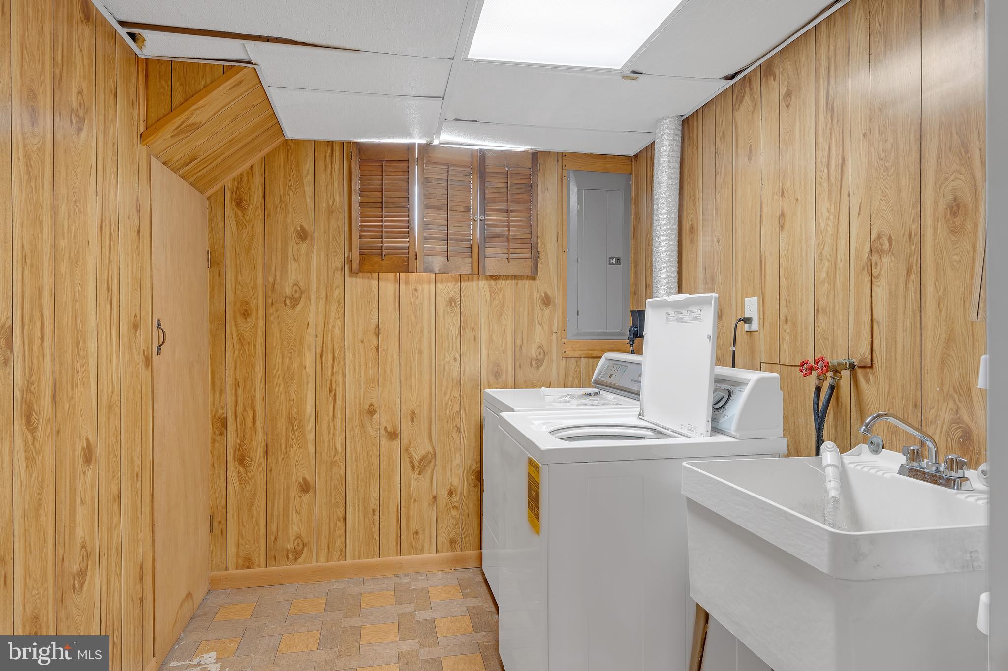 KINGS MANSION EST - Residential