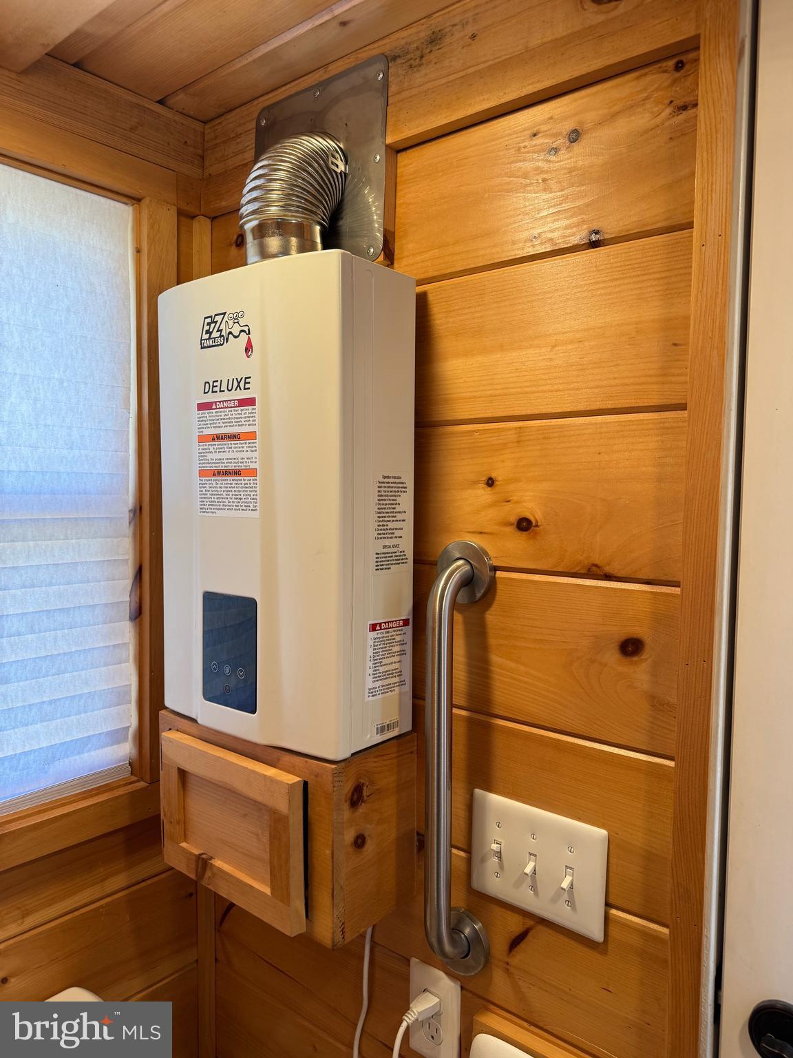 ROUND HILL - Residential Lease