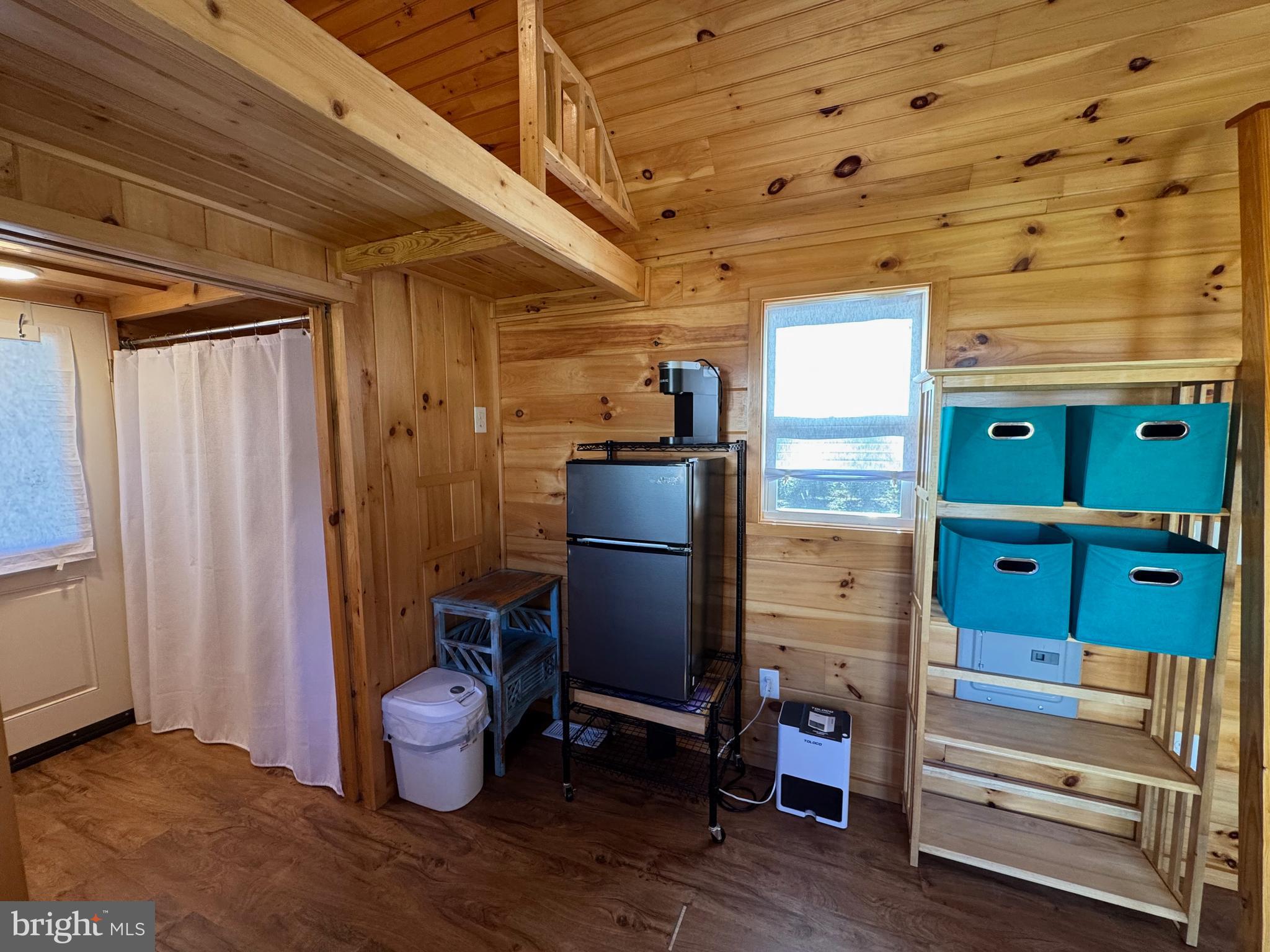 ROUND HILL - Residential Lease