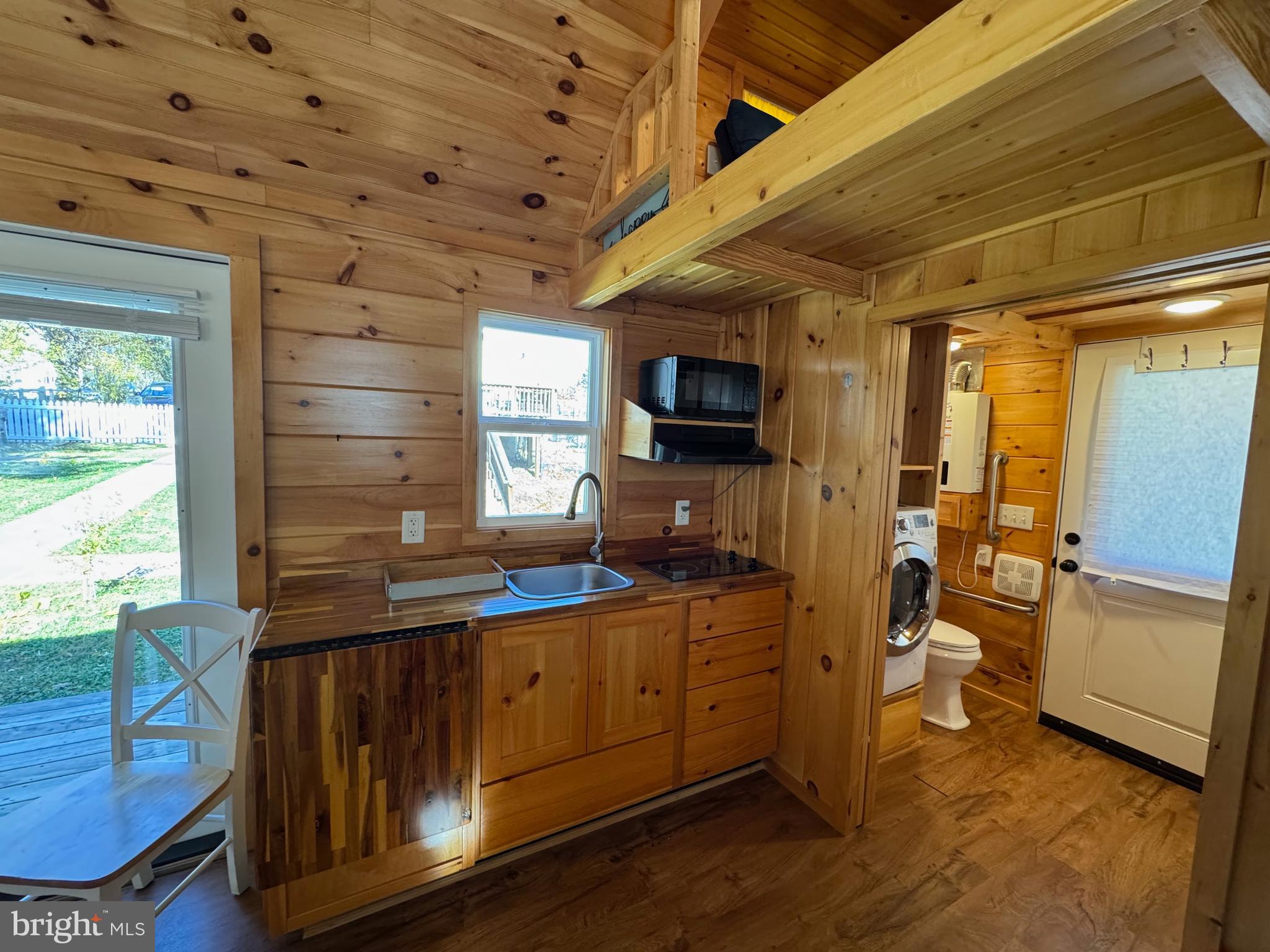 ROUND HILL - Residential Lease