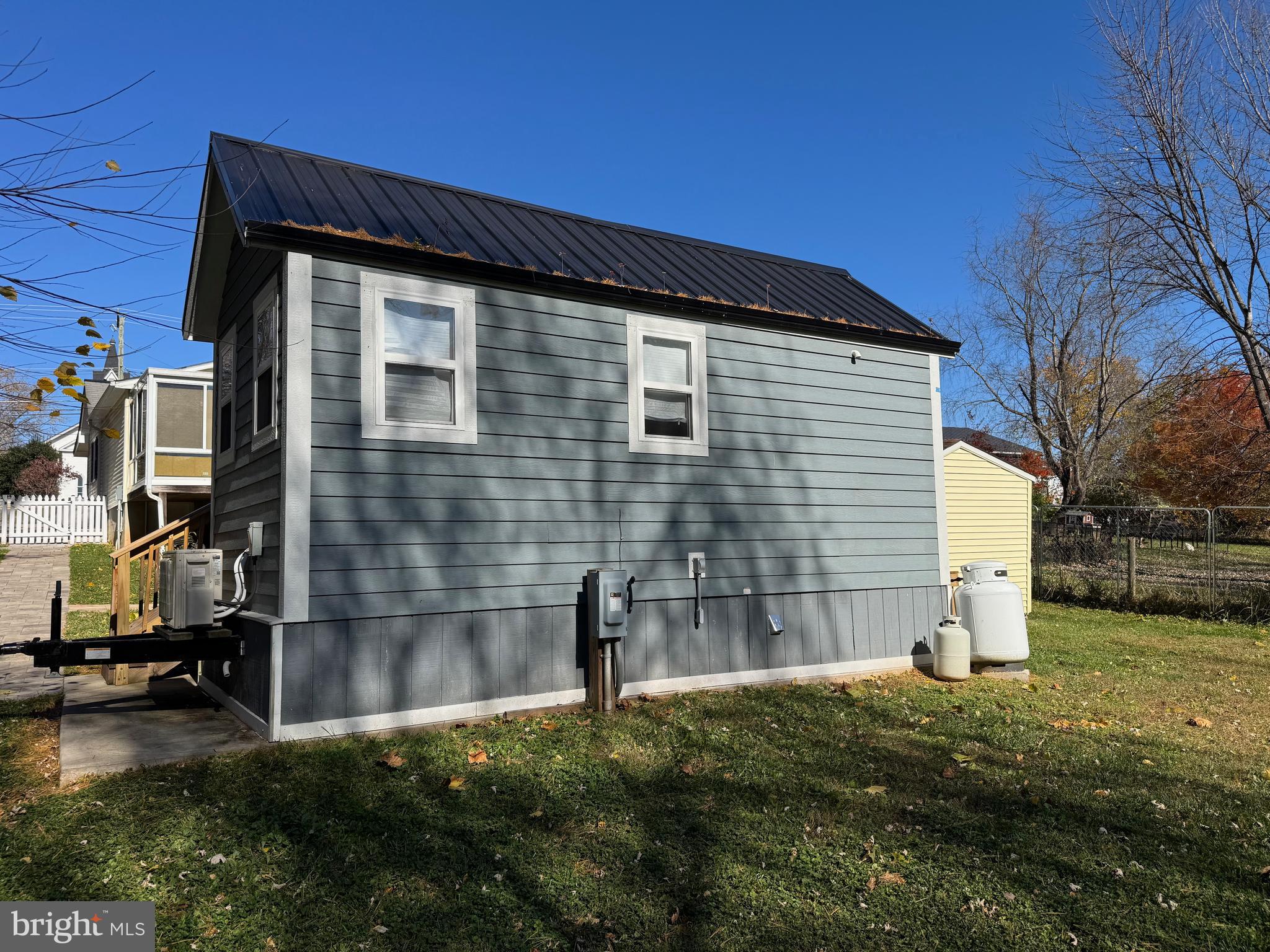 ROUND HILL - Residential Lease