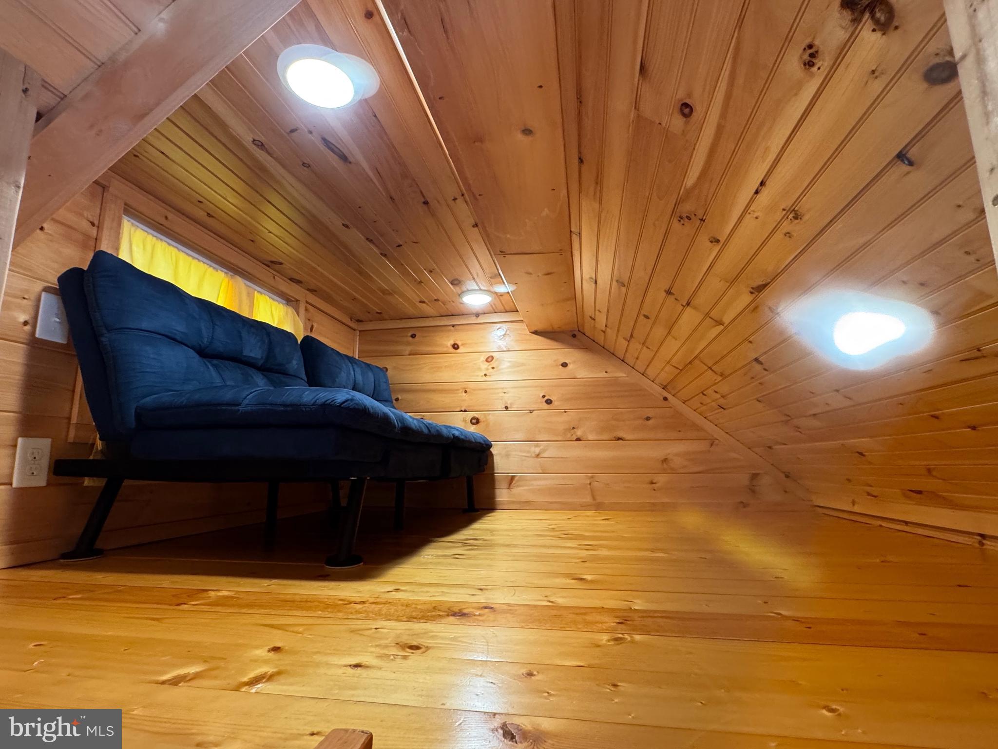 ROUND HILL - Residential Lease