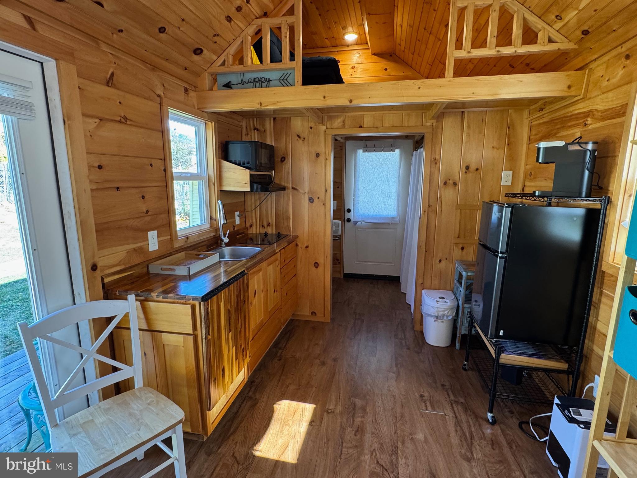 ROUND HILL - Residential Lease